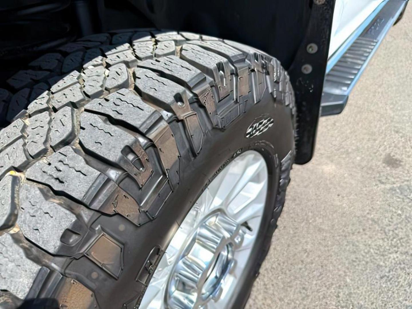 2022 Oxford White /Medium Earth Gray Ford F-250 (1FT7W2B66NE) with an 62L V-8 variable valve control engine, Automatic transmission, located at 1175 N Woodruff Ave, Idaho Falls, ID, 83401, 43.506901, -111.999657 - At Timberline Auto, finding a great deal on your next vehicle is always easy! Our experienced sales staff's goal is to help find you the right vehicle at the right price! Our knowledgeable finance department has options for almost any credit score. We offer extended service contract options to prote - Photo#10