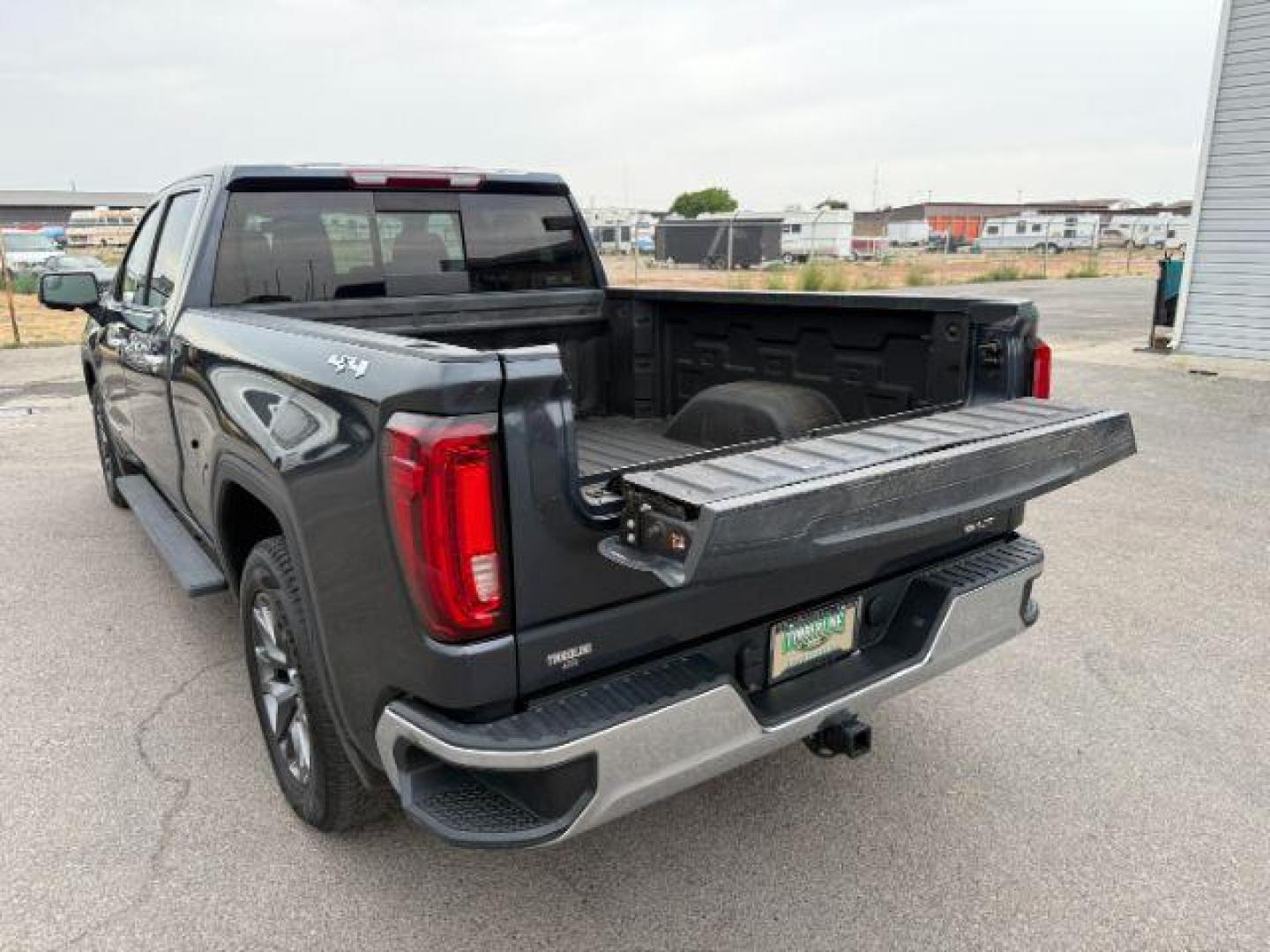 2020 GRAY /Jet Black GMC Sierra 1500 (1GTU9DETXLZ) with an Duramax 3L I-6 diesel direct injection engine, Automatic transmission, located at 1175 N Woodruff Ave, Idaho Falls, ID, 83401, 43.506901, -111.999657 - At Timberline Auto, finding a great deal on your next vehicle is always easy! Our experienced sales staff's goal is to help find you the right vehicle at the right price! Our knowledgeable finance department has options for almost any credit score. We offer extended service contract options to prote - Photo#30