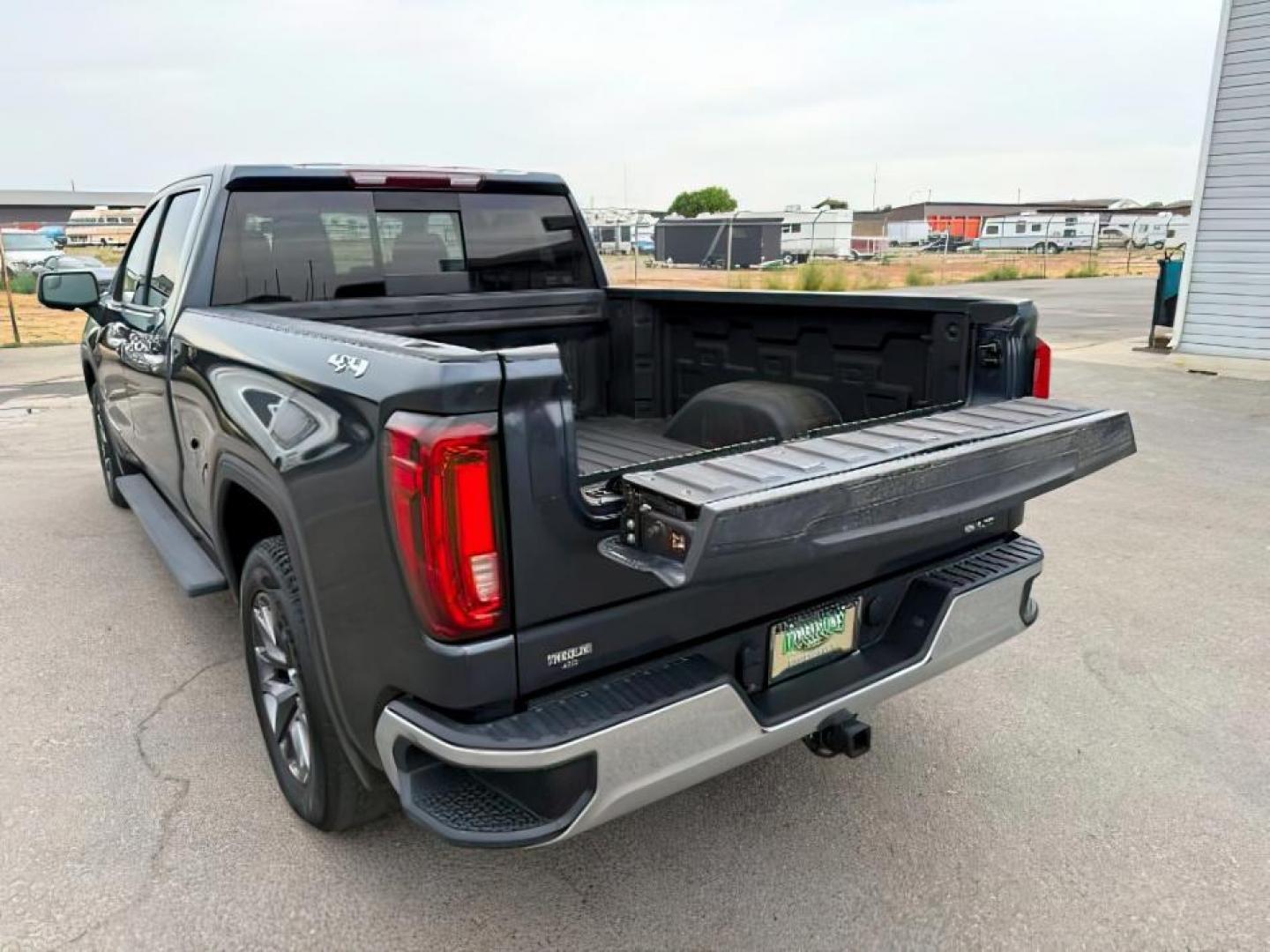 2020 GRAY /Jet Black GMC Sierra 1500 (1GTU9DETXLZ) with an Duramax 3L I-6 diesel direct injection engine, Automatic transmission, located at 1175 N Woodruff Ave, Idaho Falls, ID, 83401, 43.506901, -111.999657 - At Timberline Auto, finding a great deal on your next vehicle is always easy! Our experienced sales staff's goal is to help find you the right vehicle at the right price! Our knowledgeable finance department has options for almost any credit score. We offer extended service contract options to prote - Photo#5