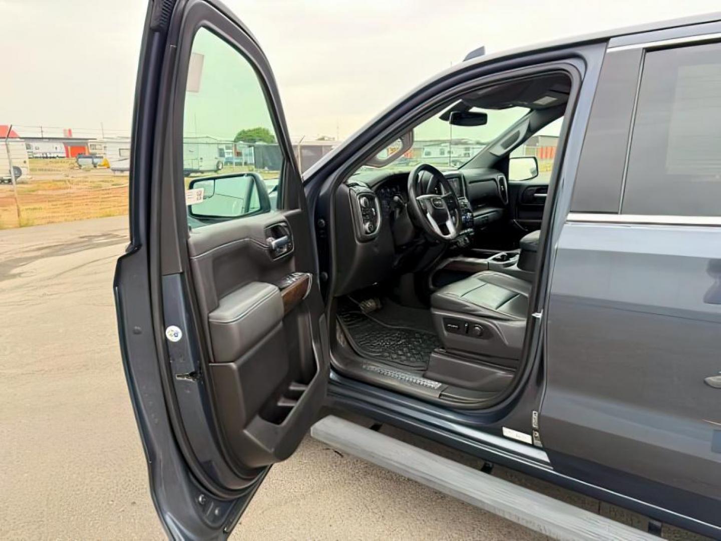 2020 GRAY /Jet Black GMC Sierra 1500 (1GTU9DETXLZ) with an Duramax 3L I-6 diesel direct injection engine, Automatic transmission, located at 1175 N Woodruff Ave, Idaho Falls, ID, 83401, 43.506901, -111.999657 - At Timberline Auto, finding a great deal on your next vehicle is always easy! Our experienced sales staff's goal is to help find you the right vehicle at the right price! Our knowledgeable finance department has options for almost any credit score. We offer extended service contract options to prote - Photo#12