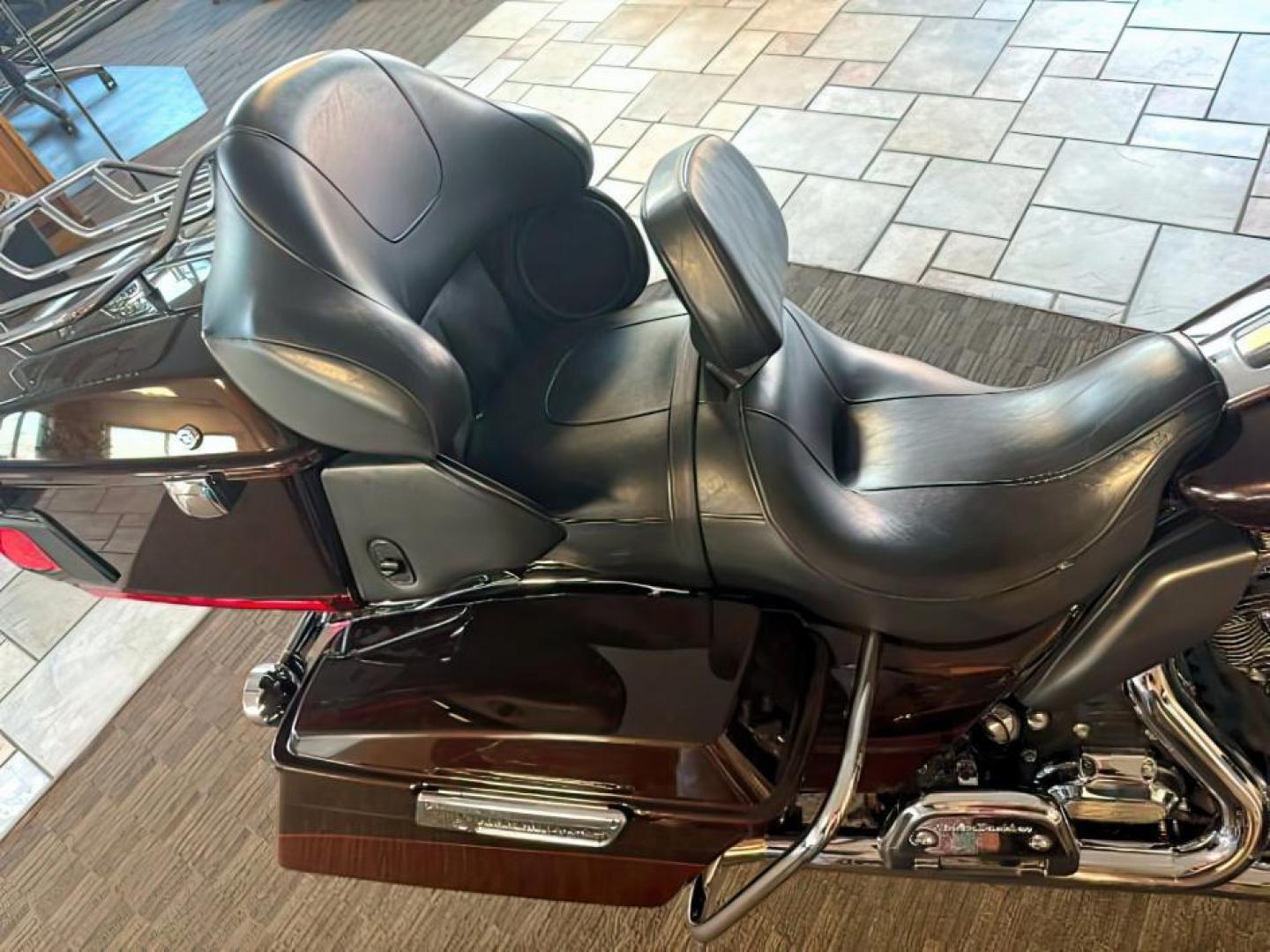 2011 DEEP CHERRY Harley-Davidson Electra Glide Ultra Limited (1HD1KEM12BB) , Manual transmission, located at 1175 N Woodruff Ave, Idaho Falls, ID, 83401, 43.506901, -111.999657 - At Timberline Auto, finding a great deal on your next vehicle is always easy! Our experienced sales staff's goal is to help find you the right vehicle at the right price! Our knowledgeable finance department has options for almost any credit score. We offer extended service contract options to prote - Photo#5