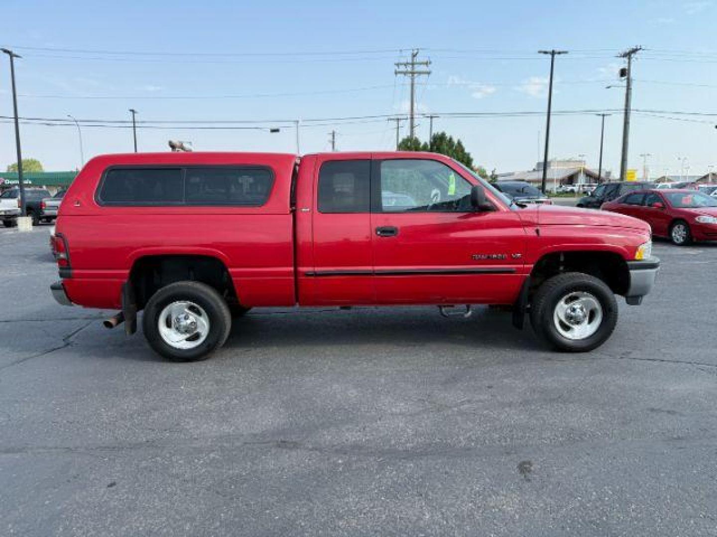 2001 RED /Mist Gray Cloth Dodge Ram 1500 (3B7HF13Y81G) with an 52L V8 OHV 16V engine, Automatic transmission, located at 1175 N Woodruff Ave, Idaho Falls, ID, 83401, 43.506901, -111.999657 - At Timberline Auto, finding a great deal on your next vehicle is always easy! Our experienced sales staff's goal is to help find you the right vehicle at the right price! Our knowledgeable finance department has options for almost any credit score. We offer extended service contract options to prote - Photo#5