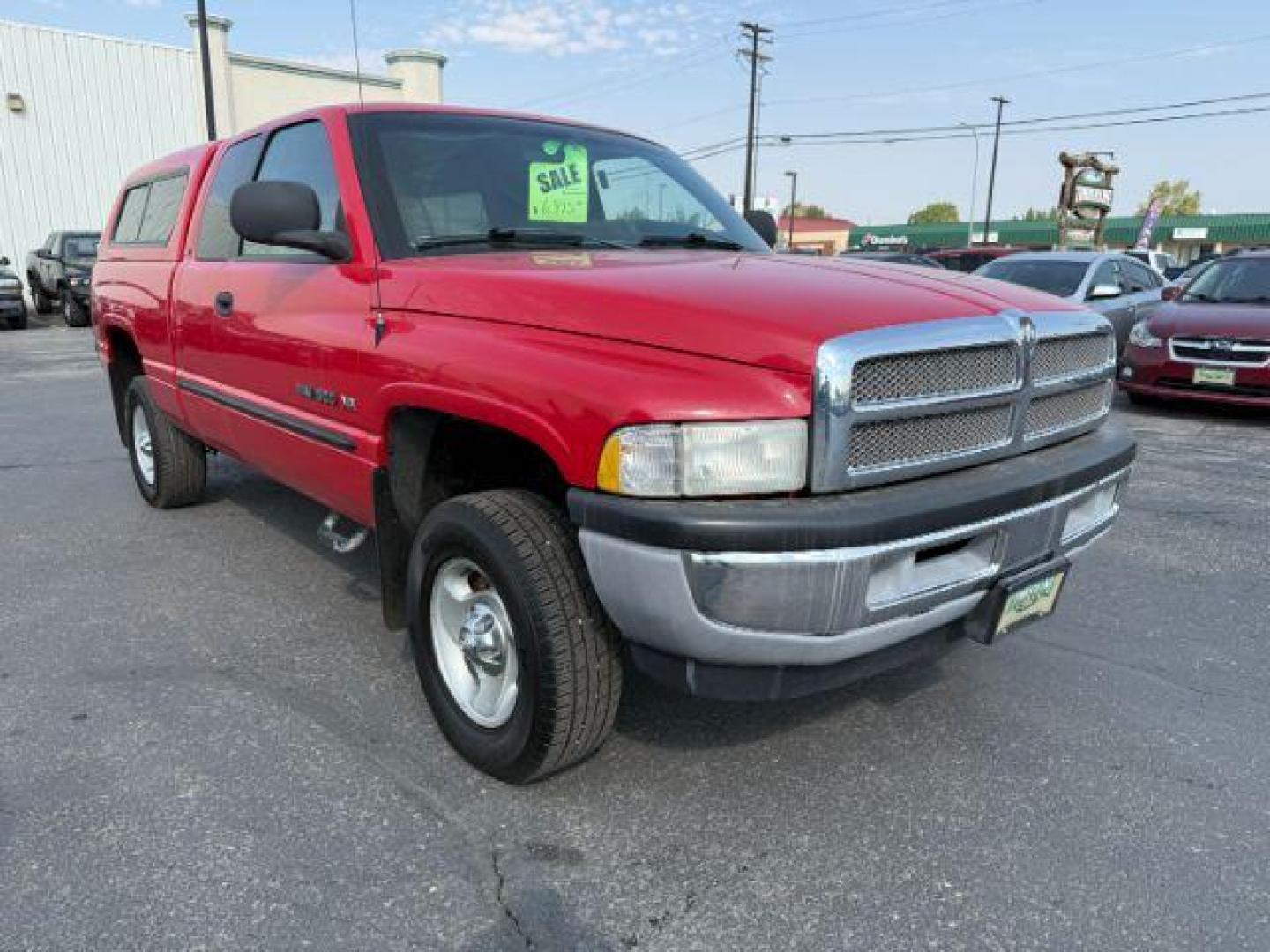 2001 RED /Mist Gray Cloth Dodge Ram 1500 (3B7HF13Y81G) with an 52L V8 OHV 16V engine, Automatic transmission, located at 1175 N Woodruff Ave, Idaho Falls, ID, 83401, 43.506901, -111.999657 - At Timberline Auto, finding a great deal on your next vehicle is always easy! Our experienced sales staff's goal is to help find you the right vehicle at the right price! Our knowledgeable finance department has options for almost any credit score. We offer extended service contract options to prote - Photo#6