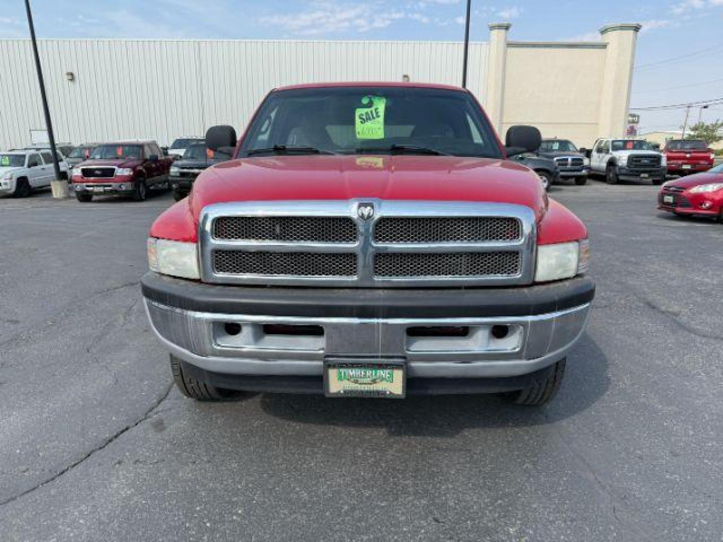 2001 RED /Mist Gray Cloth Dodge Ram 1500 (3B7HF13Y81G) with an 52L V8 OHV 16V engine, Automatic transmission, located at 1175 N Woodruff Ave, Idaho Falls, ID, 83401, 43.506901, -111.999657 - At Timberline Auto, finding a great deal on your next vehicle is always easy! Our experienced sales staff's goal is to help find you the right vehicle at the right price! Our knowledgeable finance department has options for almost any credit score. We offer extended service contract options to prote - Photo#7