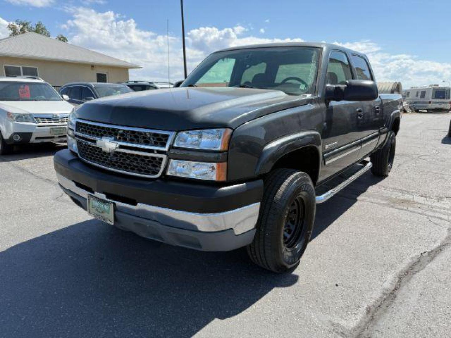 2005 Black /Dark Charcoal Chevrolet Silverado 2500HD (1GCHC23U55F) with an Vortec 6L V-8 regular unleaded engine, Automatic transmission, located at 1175 N Woodruff Ave, Idaho Falls, ID, 83401, 43.506901, -111.999657 - At Timberline Auto, finding a great deal on your next vehicle is always easy! Our experienced sales staff's goal is to help find you the right vehicle at the right price! Our knowledgeable finance department has options for almost any credit score. We offer extended service contract options to prote - Photo#19