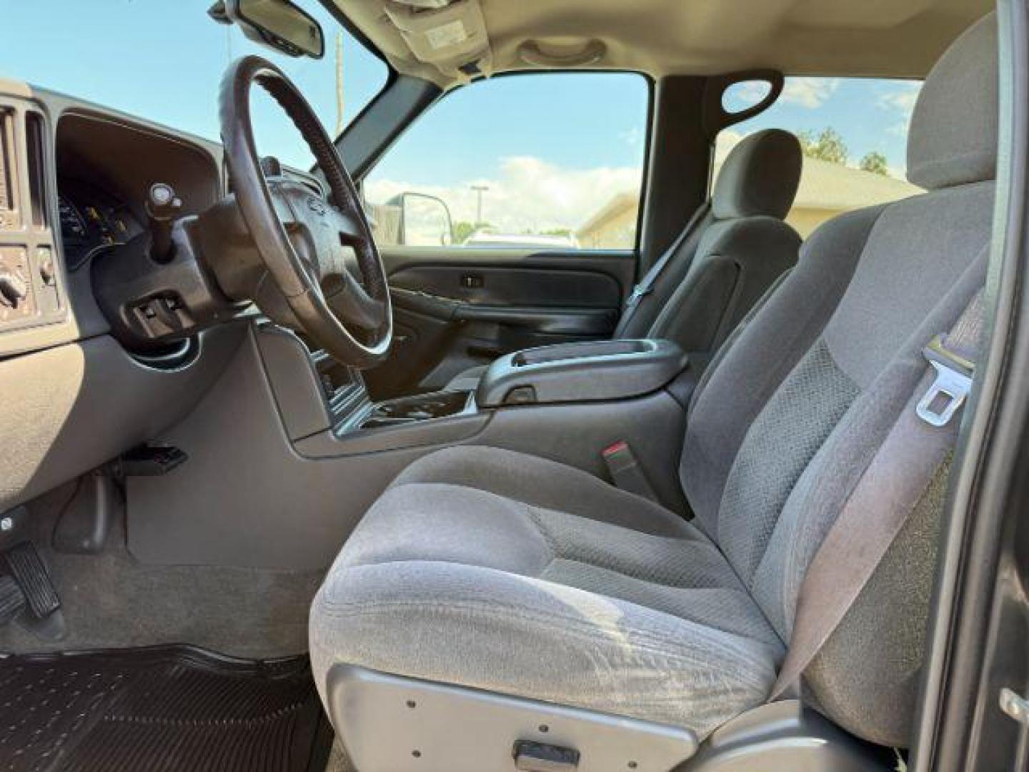 2005 Black /Dark Charcoal Chevrolet Silverado 2500HD (1GCHC23U55F) with an Vortec 6L V-8 regular unleaded engine, Automatic transmission, located at 1175 N Woodruff Ave, Idaho Falls, ID, 83401, 43.506901, -111.999657 - At Timberline Auto, finding a great deal on your next vehicle is always easy! Our experienced sales staff's goal is to help find you the right vehicle at the right price! Our knowledgeable finance department has options for almost any credit score. We offer extended service contract options to prote - Photo#29