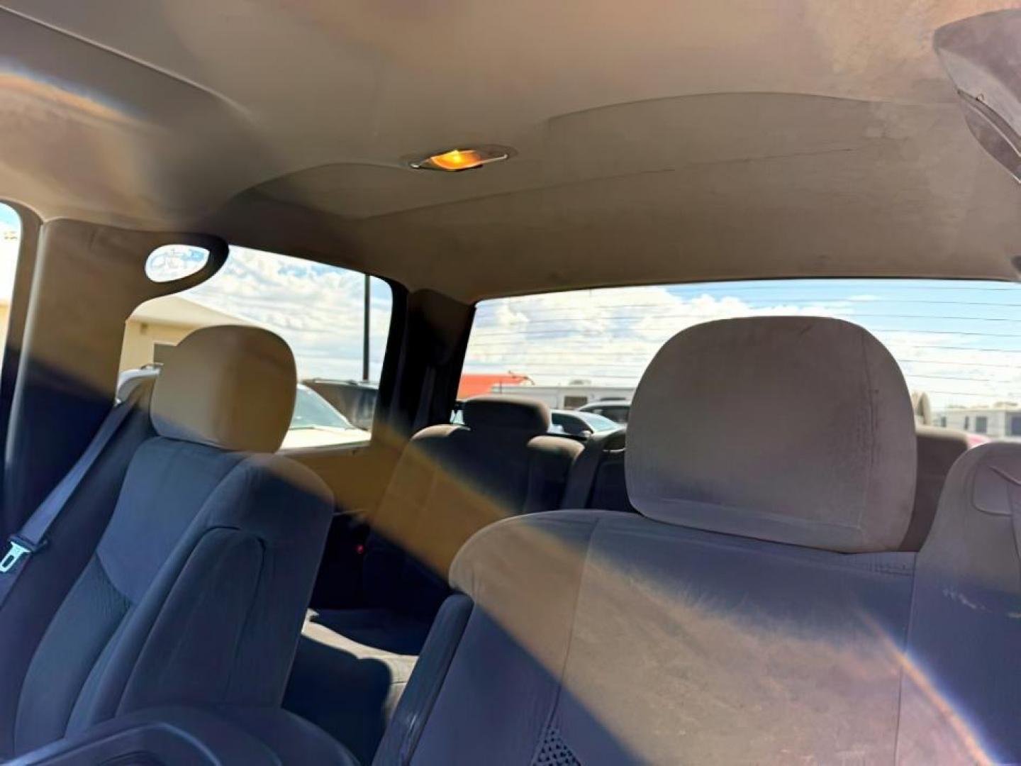 2005 Black /Dark Charcoal Chevrolet Silverado 2500HD (1GCHC23U55F) with an Vortec 6L V-8 regular unleaded engine, Automatic transmission, located at 1175 N Woodruff Ave, Idaho Falls, ID, 83401, 43.506901, -111.999657 - At Timberline Auto, finding a great deal on your next vehicle is always easy! Our experienced sales staff's goal is to help find you the right vehicle at the right price! Our knowledgeable finance department has options for almost any credit score. We offer extended service contract options to prote - Photo#13