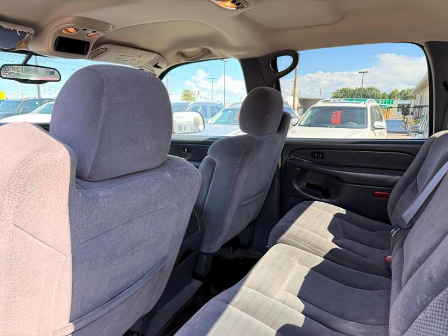2005 Black /Dark Charcoal Chevrolet Silverado 2500HD (1GCHC23U55F) with an Vortec 6L V-8 regular unleaded engine, Automatic transmission, located at 1175 N Woodruff Ave, Idaho Falls, ID, 83401, 43.506901, -111.999657 - At Timberline Auto, finding a great deal on your next vehicle is always easy! Our experienced sales staff's goal is to help find you the right vehicle at the right price! Our knowledgeable finance department has options for almost any credit score. We offer extended service contract options to prote - Photo#17