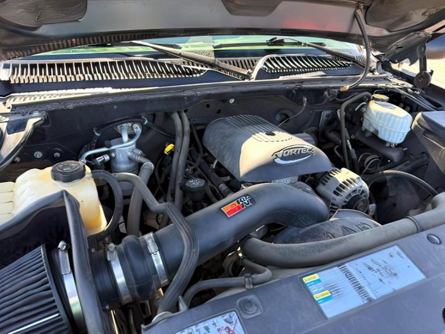 2005 Black /Dark Charcoal Chevrolet Silverado 2500HD (1GCHC23U55F) with an Vortec 6L V-8 regular unleaded engine, Automatic transmission, located at 1175 N Woodruff Ave, Idaho Falls, ID, 83401, 43.506901, -111.999657 - At Timberline Auto, finding a great deal on your next vehicle is always easy! Our experienced sales staff's goal is to help find you the right vehicle at the right price! Our knowledgeable finance department has options for almost any credit score. We offer extended service contract options to prote - Photo#18