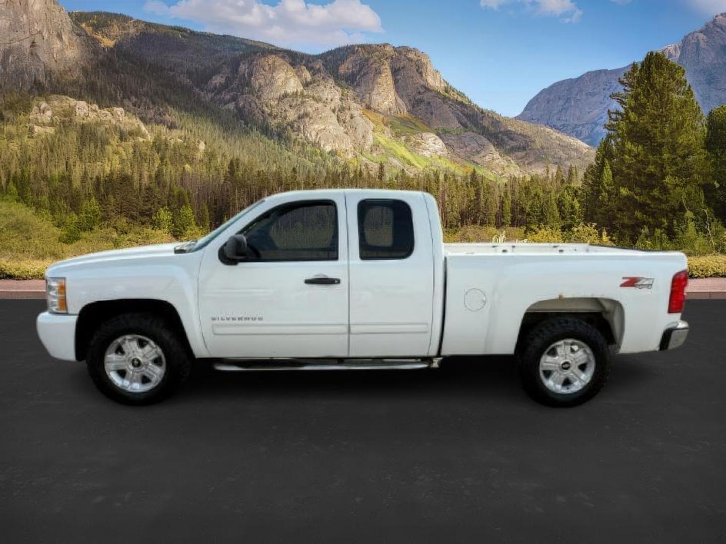 2011 Summit White /Ebony Chevrolet Silverado 1500 (1GCRKSE32BZ) with an 53L V8 engine, Automatic transmission, located at 1175 N Woodruff Ave, Idaho Falls, ID, 83401, 43.506901, -111.999657 - At Timberline Auto, finding a great deal on your next vehicle is always easy! Our experienced sales staff's goal is to help find you the right vehicle at the right price! Our knowledgeable finance department has options for almost any credit score. We offer extended service contract options to prote - Photo#1
