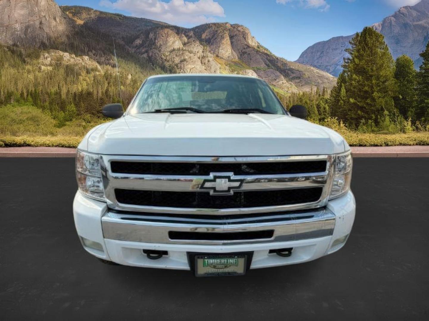 2011 Summit White /Ebony Chevrolet Silverado 1500 (1GCRKSE32BZ) with an 53L V8 engine, Automatic transmission, located at 1175 N Woodruff Ave, Idaho Falls, ID, 83401, 43.506901, -111.999657 - At Timberline Auto, finding a great deal on your next vehicle is always easy! Our experienced sales staff's goal is to help find you the right vehicle at the right price! Our knowledgeable finance department has options for almost any credit score. We offer extended service contract options to prote - Photo#7