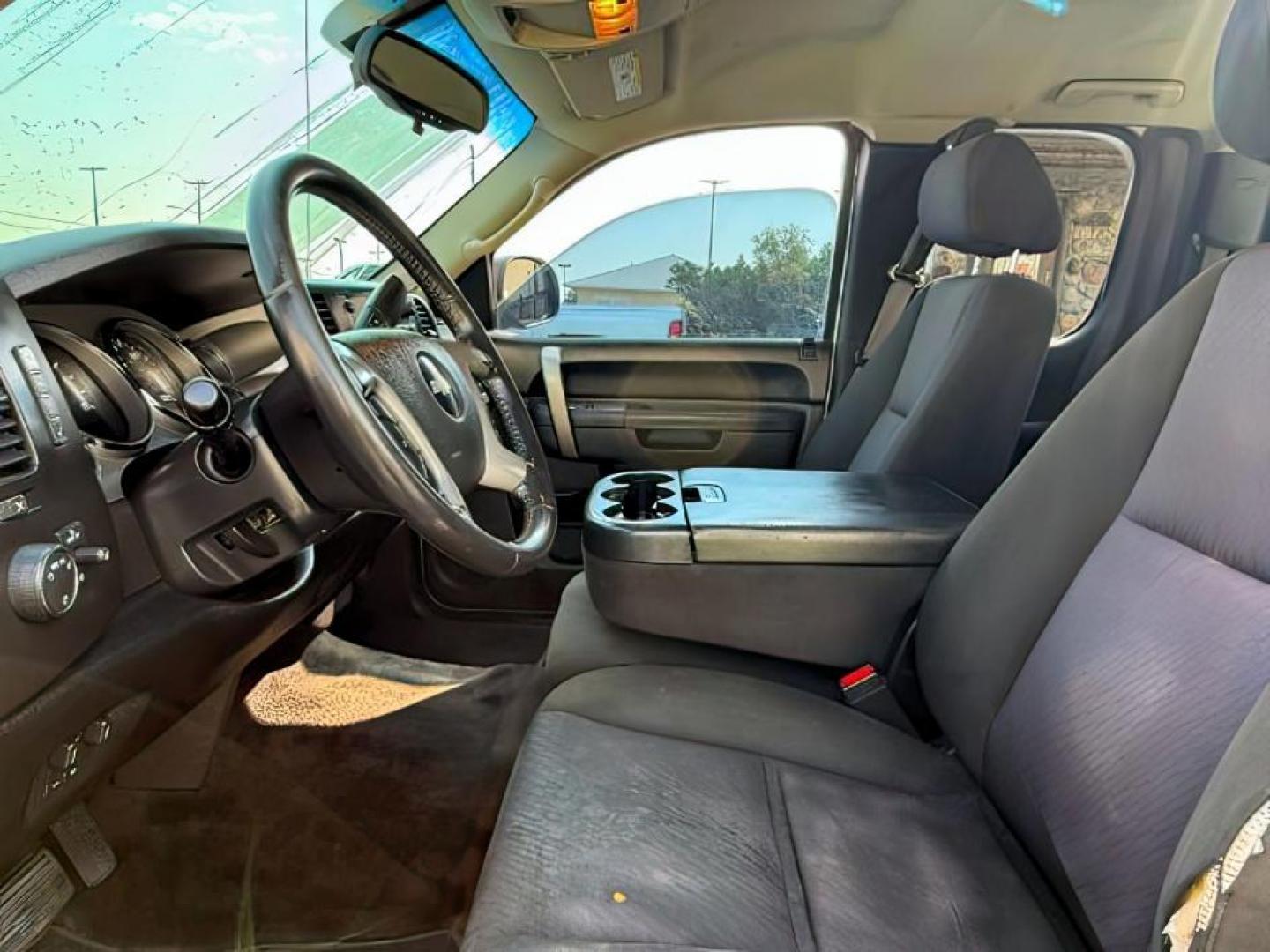 2011 Summit White /Ebony Chevrolet Silverado 1500 (1GCRKSE32BZ) with an 53L V8 engine, Automatic transmission, located at 1175 N Woodruff Ave, Idaho Falls, ID, 83401, 43.506901, -111.999657 - At Timberline Auto, finding a great deal on your next vehicle is always easy! Our experienced sales staff's goal is to help find you the right vehicle at the right price! Our knowledgeable finance department has options for almost any credit score. We offer extended service contract options to prote - Photo#8