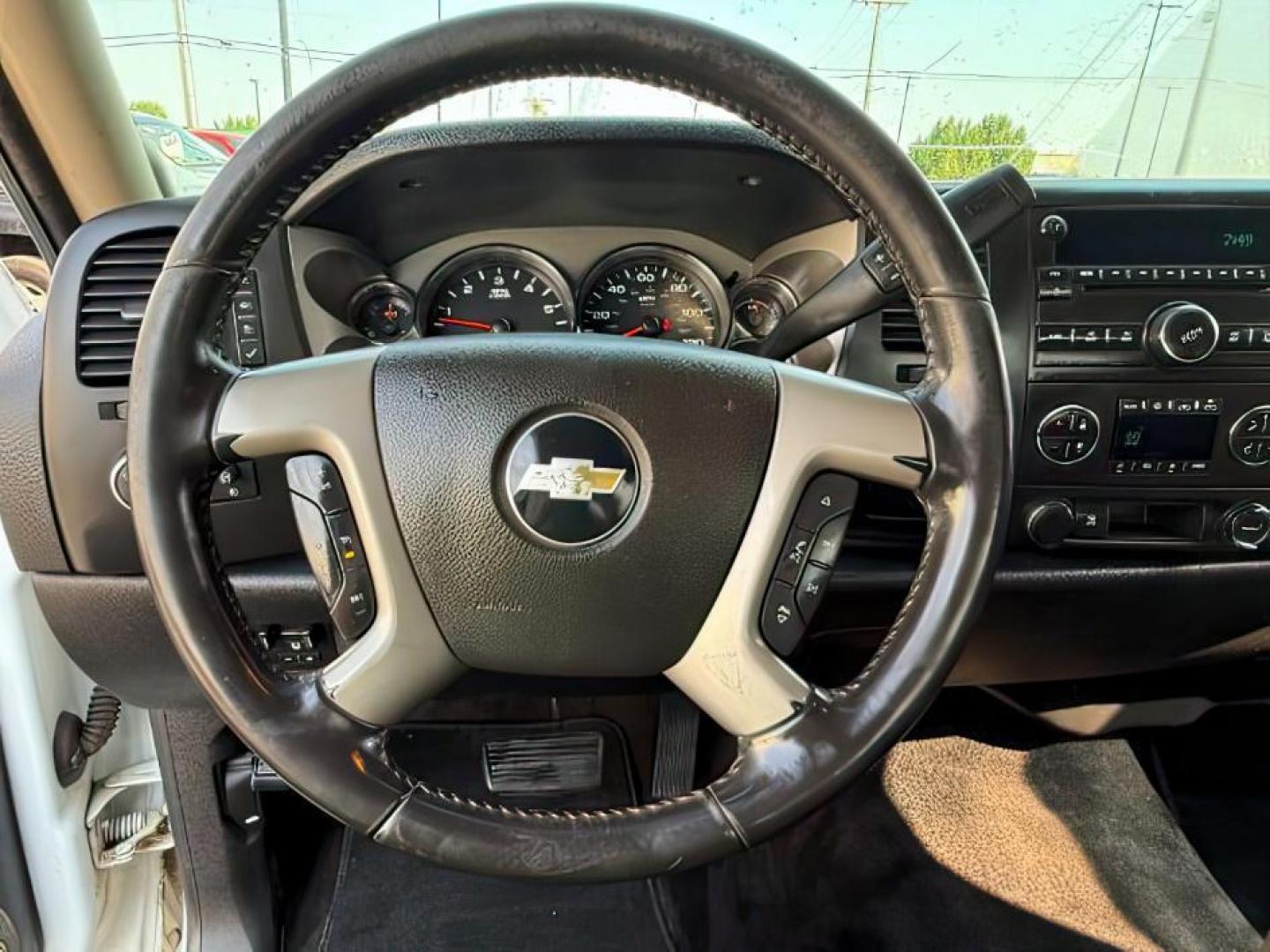 2011 Summit White /Ebony Chevrolet Silverado 1500 (1GCRKSE32BZ) with an 53L V8 engine, Automatic transmission, located at 1175 N Woodruff Ave, Idaho Falls, ID, 83401, 43.506901, -111.999657 - At Timberline Auto, finding a great deal on your next vehicle is always easy! Our experienced sales staff's goal is to help find you the right vehicle at the right price! Our knowledgeable finance department has options for almost any credit score. We offer extended service contract options to prote - Photo#10