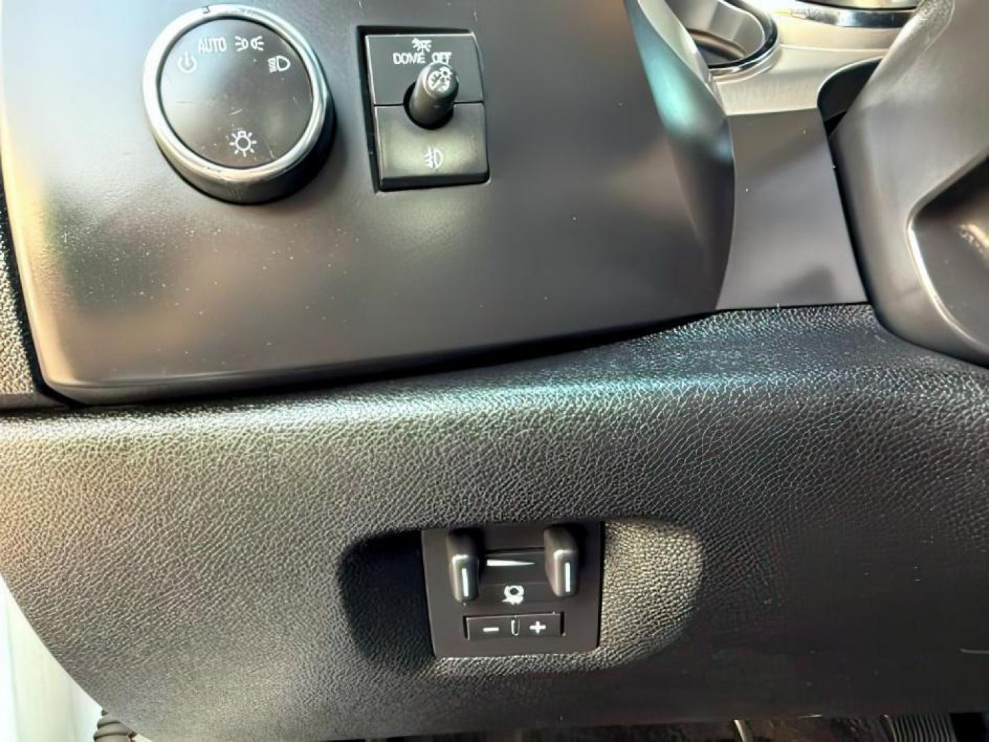 2011 Summit White /Ebony Chevrolet Silverado 1500 (1GCRKSE32BZ) with an 53L V8 engine, Automatic transmission, located at 1175 N Woodruff Ave, Idaho Falls, ID, 83401, 43.506901, -111.999657 - At Timberline Auto, finding a great deal on your next vehicle is always easy! Our experienced sales staff's goal is to help find you the right vehicle at the right price! Our knowledgeable finance department has options for almost any credit score. We offer extended service contract options to prote - Photo#12