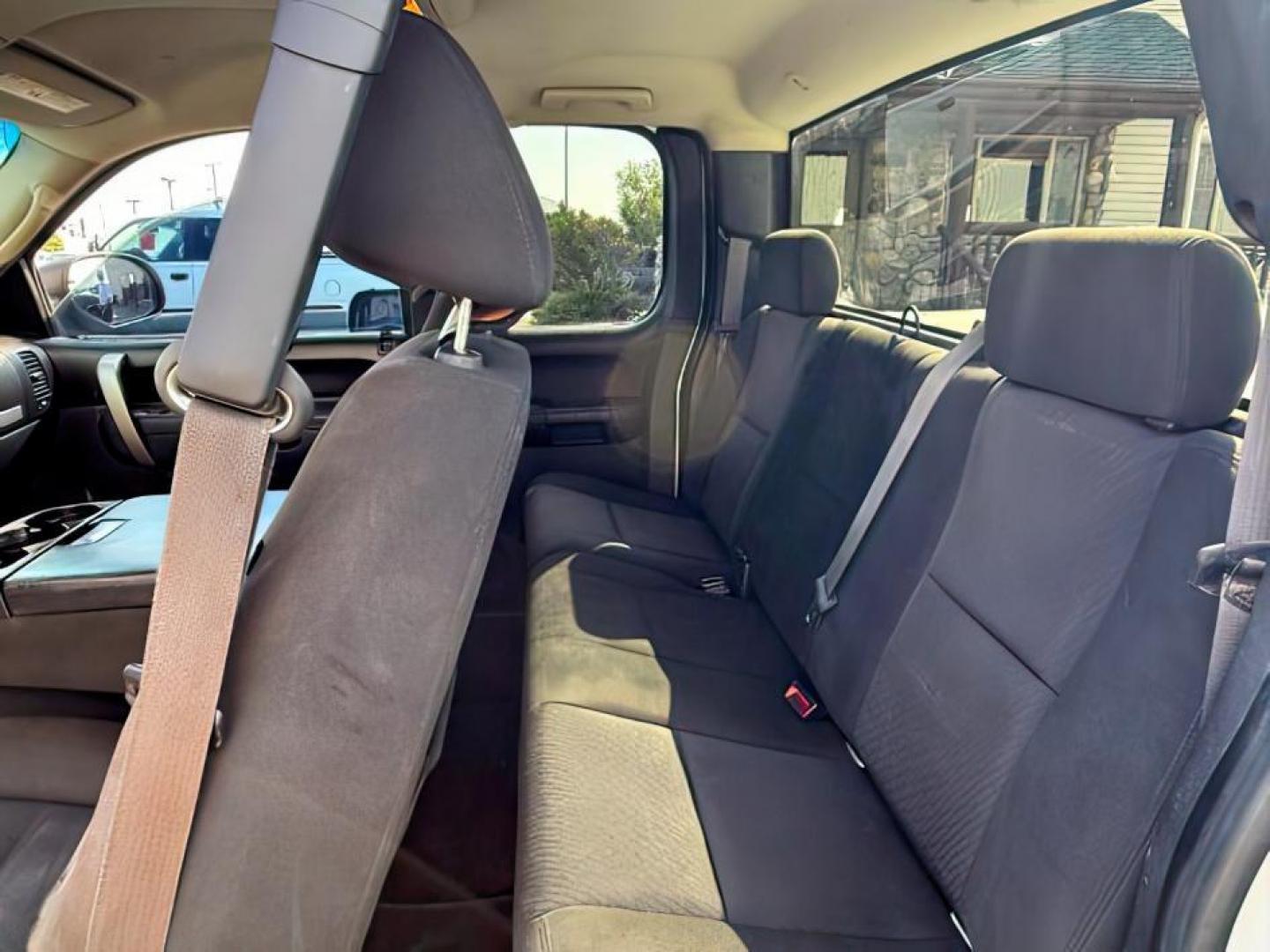 2011 Summit White /Ebony Chevrolet Silverado 1500 (1GCRKSE32BZ) with an 53L V8 engine, Automatic transmission, located at 1175 N Woodruff Ave, Idaho Falls, ID, 83401, 43.506901, -111.999657 - At Timberline Auto, finding a great deal on your next vehicle is always easy! Our experienced sales staff's goal is to help find you the right vehicle at the right price! Our knowledgeable finance department has options for almost any credit score. We offer extended service contract options to prote - Photo#15