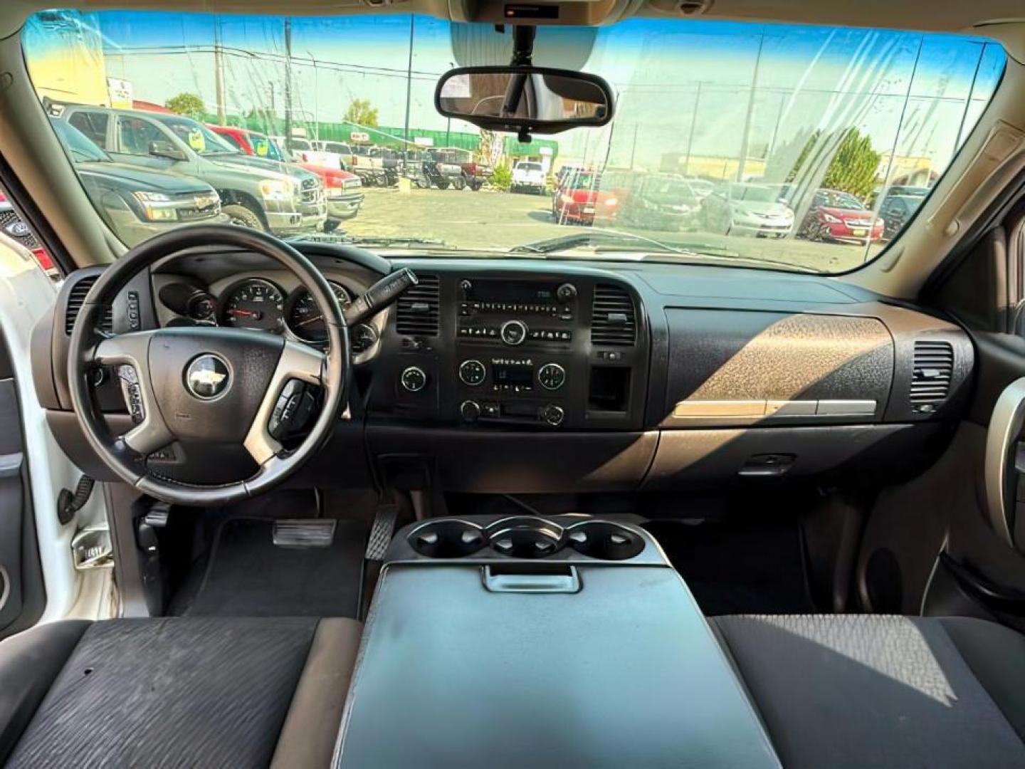 2011 Summit White /Ebony Chevrolet Silverado 1500 (1GCRKSE32BZ) with an 53L V8 engine, Automatic transmission, located at 1175 N Woodruff Ave, Idaho Falls, ID, 83401, 43.506901, -111.999657 - At Timberline Auto, finding a great deal on your next vehicle is always easy! Our experienced sales staff's goal is to help find you the right vehicle at the right price! Our knowledgeable finance department has options for almost any credit score. We offer extended service contract options to prote - Photo#16