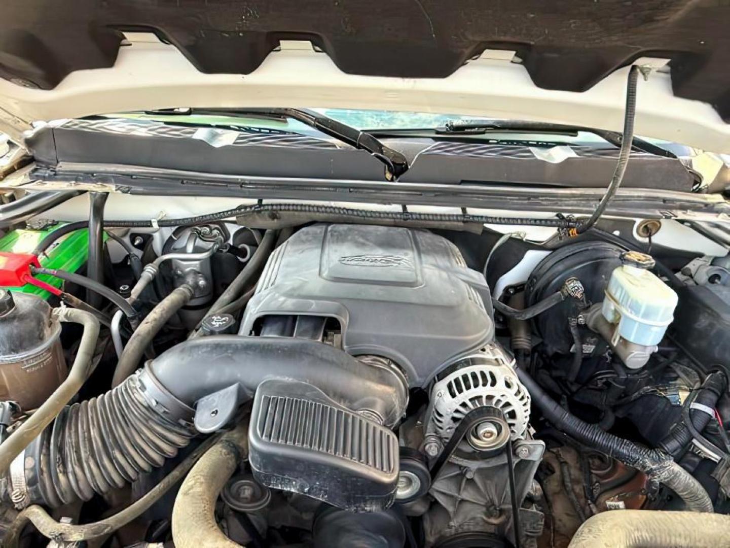 2011 Summit White /Ebony Chevrolet Silverado 1500 (1GCRKSE32BZ) with an 53L V8 engine, Automatic transmission, located at 1175 N Woodruff Ave, Idaho Falls, ID, 83401, 43.506901, -111.999657 - At Timberline Auto, finding a great deal on your next vehicle is always easy! Our experienced sales staff's goal is to help find you the right vehicle at the right price! Our knowledgeable finance department has options for almost any credit score. We offer extended service contract options to prote - Photo#17