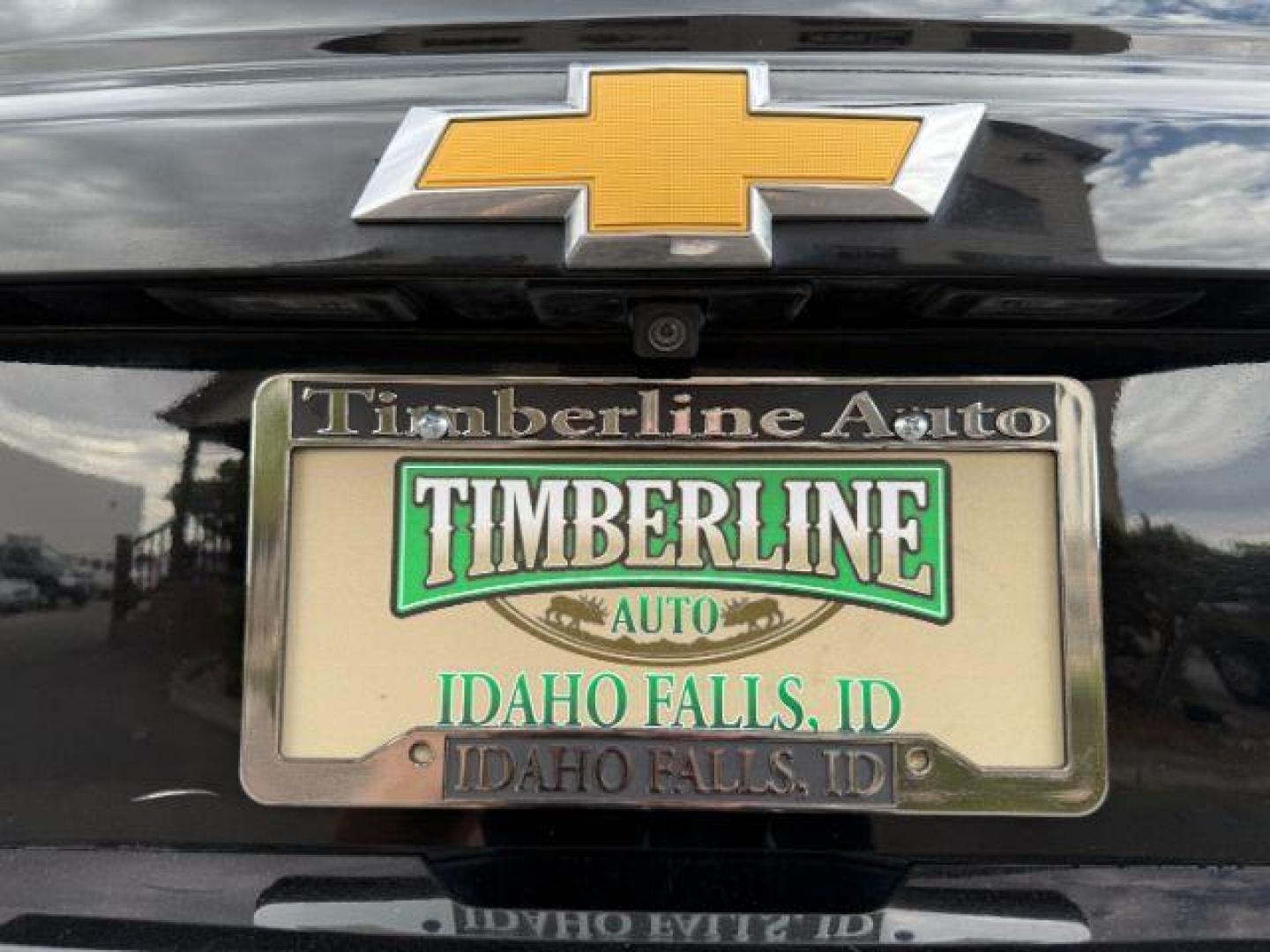 2018 Black /Jet Black Chevrolet Suburban LS (1GNSKGKC5JR) with an EcoTec3 5.3L V-8 gasoline direct injection engine, AUTOMATIC transmission, located at 1235 N Woodruff Ave., Idaho Falls, 83401, (208) 523-1053, 43.507172, -112.000488 - At Timberline Auto, finding a great deal on your next vehicle is always easy! Our experienced sales staff's goal is to help find you the right vehicle at the right price! Our knowledgeable finance department has options for almost any credit score. We offer extended service contract options to prote - Photo#4