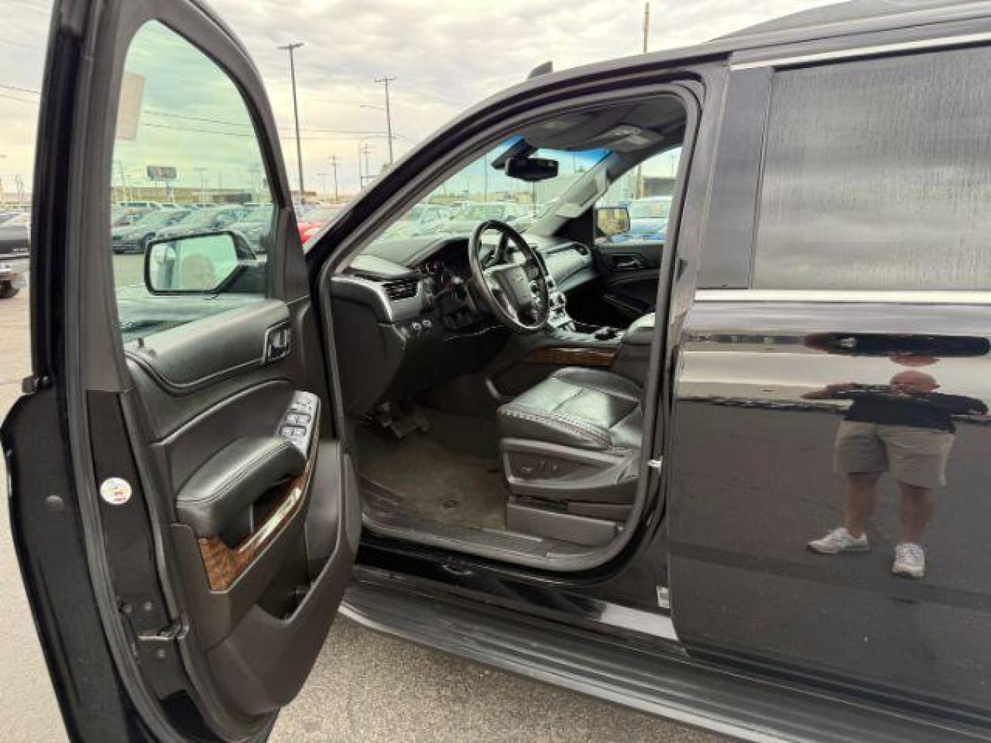 2018 Black /Jet Black Chevrolet Suburban LS (1GNSKGKC5JR) with an EcoTec3 5.3L V-8 gasoline direct injection engine, AUTOMATIC transmission, located at 1235 N Woodruff Ave., Idaho Falls, 83401, (208) 523-1053, 43.507172, -112.000488 - At Timberline Auto, finding a great deal on your next vehicle is always easy! Our experienced sales staff's goal is to help find you the right vehicle at the right price! Our knowledgeable finance department has options for almost any credit score. We offer extended service contract options to prote - Photo#12
