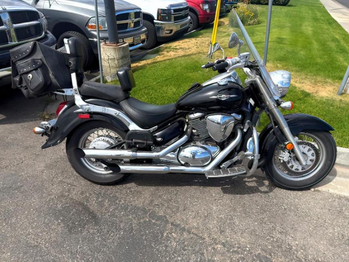 2009 BLACK /NA Suzuki Boulevard C50 (JS1VS55A692) with an 805 CC engine, Manual transmission, located at 1175 N Woodruff Ave, Idaho Falls, ID, 83401, 43.506901, -111.999657 - At Timberline Auto, finding a great deal on your next vehicle is always easy! Our experienced sales staff's goal is to help find you the right vehicle at the right price! Our knowledgeable finance department has options for almost any credit score. We offer extended service contract options to prote - Photo#1