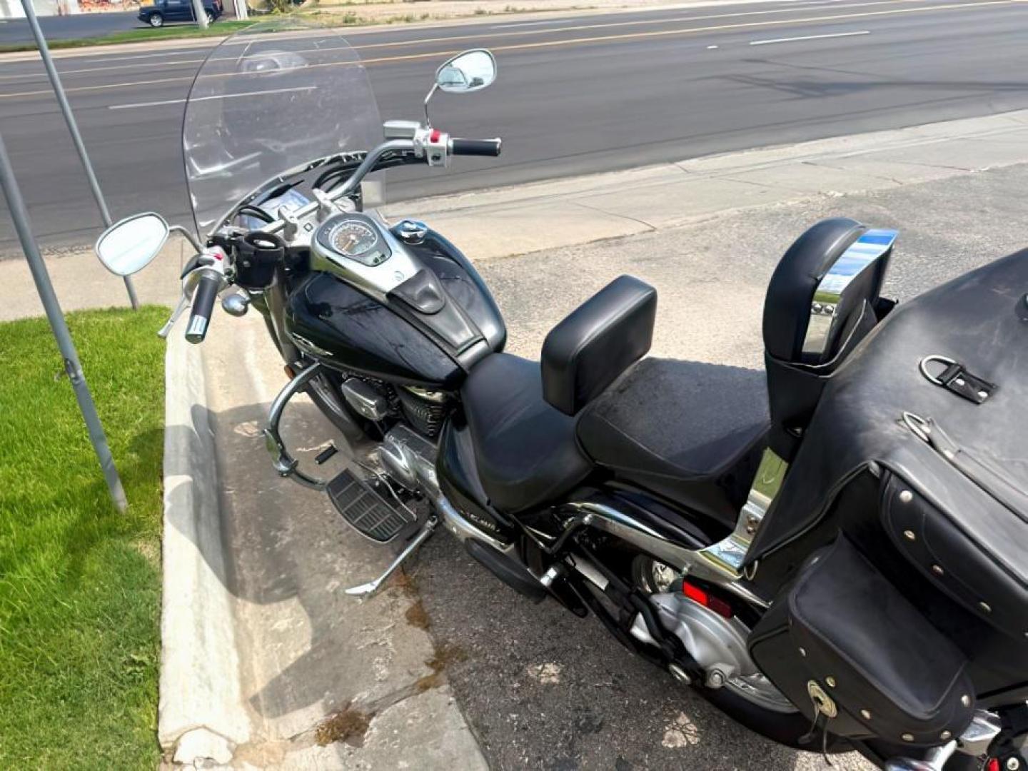 2009 BLACK /NA Suzuki Boulevard C50 (JS1VS55A692) with an 805 CC engine, Manual transmission, located at 1175 N Woodruff Ave, Idaho Falls, ID, 83401, 43.506901, -111.999657 - At Timberline Auto, finding a great deal on your next vehicle is always easy! Our experienced sales staff's goal is to help find you the right vehicle at the right price! Our knowledgeable finance department has options for almost any credit score. We offer extended service contract options to prote - Photo#3
