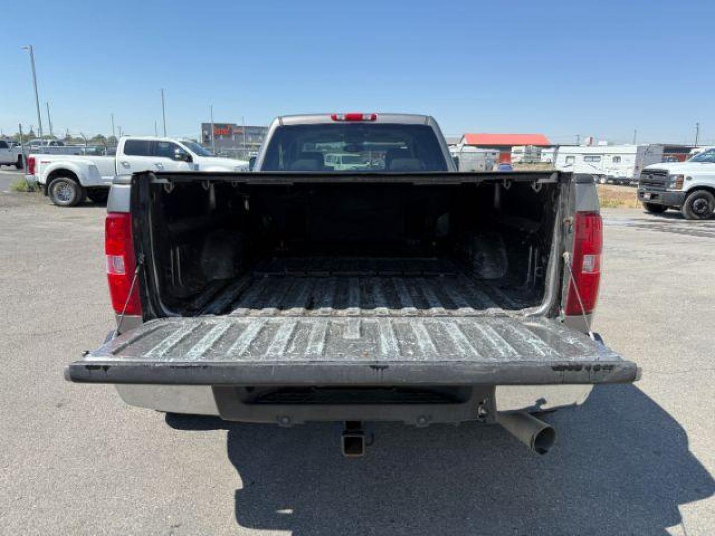 2008 GRAY /Ebony GMC Sierra 3500HD (1GTJK33688F) with an 66 engine, Automatic transmission, located at 1175 N Woodruff Ave, Idaho Falls, ID, 83401, 43.506901, -111.999657 - At Timberline Auto, finding a great deal on your next vehicle is always easy! Our experienced sales staff's goal is to help find you the right vehicle at the right price! Our knowledgeable finance department has options for almost any credit score. We offer extended service contract options to prote - Photo#27