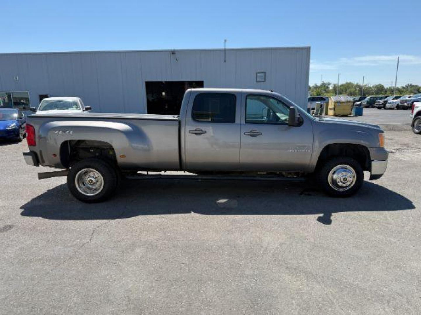 2008 GRAY /Ebony GMC Sierra 3500HD (1GTJK33688F) with an 66 engine, Automatic transmission, located at 1175 N Woodruff Ave, Idaho Falls, ID, 83401, 43.506901, -111.999657 - At Timberline Auto, finding a great deal on your next vehicle is always easy! Our experienced sales staff's goal is to help find you the right vehicle at the right price! Our knowledgeable finance department has options for almost any credit score. We offer extended service contract options to prote - Photo#29