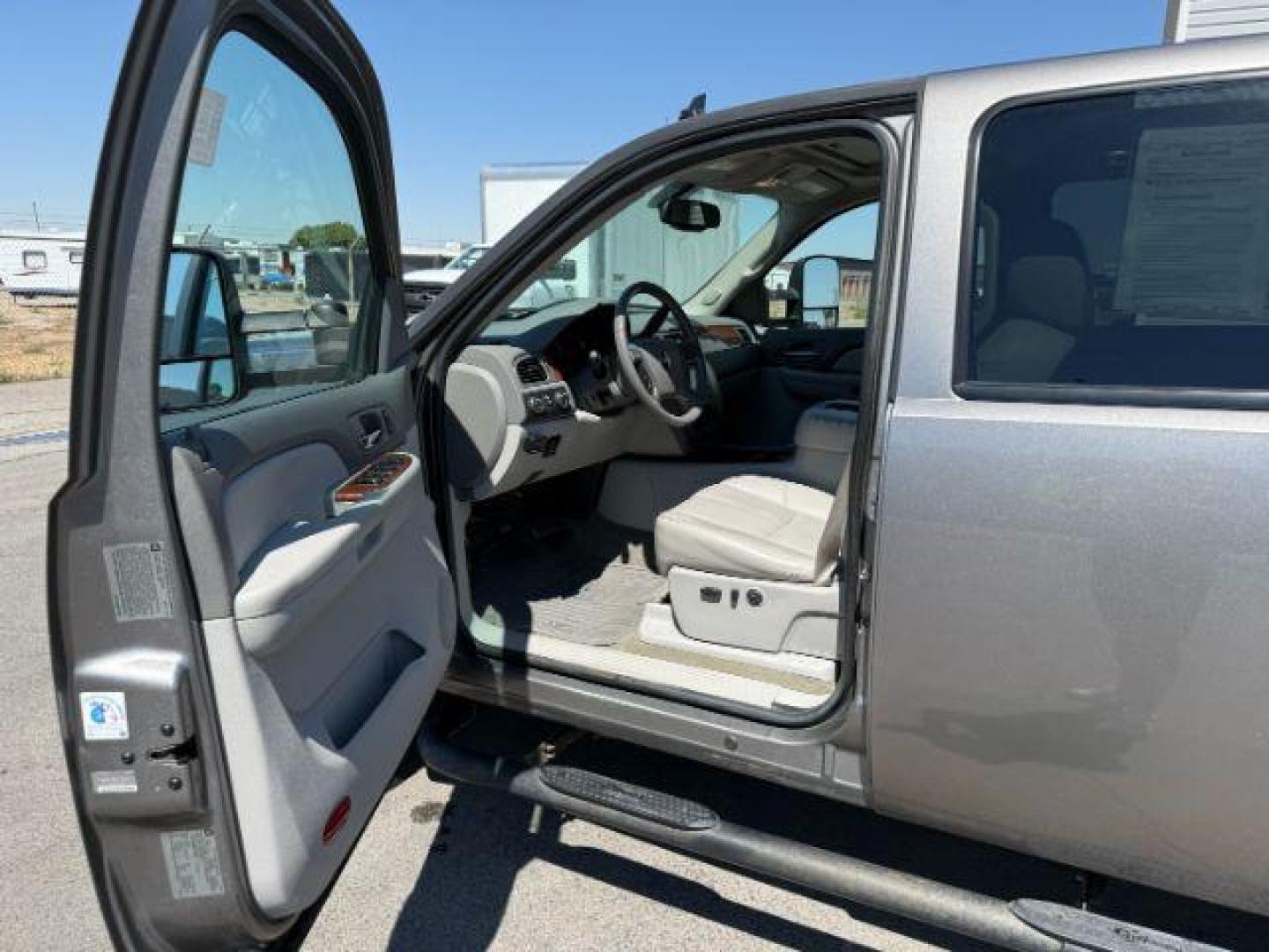 2008 GRAY /Ebony GMC Sierra 3500HD (1GTJK33688F) with an 66 engine, Automatic transmission, located at 1175 N Woodruff Ave, Idaho Falls, ID, 83401, 43.506901, -111.999657 - At Timberline Auto, finding a great deal on your next vehicle is always easy! Our experienced sales staff's goal is to help find you the right vehicle at the right price! Our knowledgeable finance department has options for almost any credit score. We offer extended service contract options to prote - Photo#33