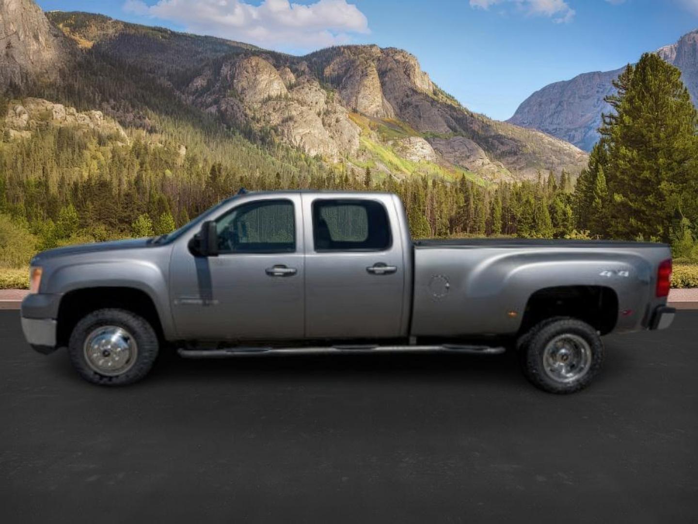 2008 GRAY /Ebony GMC Sierra 3500HD (1GTJK33688F) with an 66 engine, Automatic transmission, located at 1175 N Woodruff Ave, Idaho Falls, ID, 83401, 43.506901, -111.999657 - At Timberline Auto, finding a great deal on your next vehicle is always easy! Our experienced sales staff's goal is to help find you the right vehicle at the right price! Our knowledgeable finance department has options for almost any credit score. We offer extended service contract options to prote - Photo#1