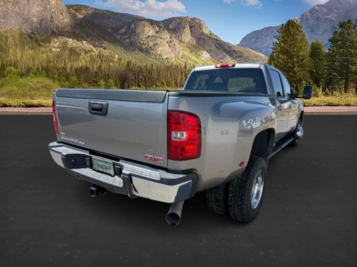 2008 GRAY /Ebony GMC Sierra 3500HD (1GTJK33688F) with an 66 engine, Automatic transmission, located at 1175 N Woodruff Ave, Idaho Falls, ID, 83401, 43.506901, -111.999657 - At Timberline Auto, finding a great deal on your next vehicle is always easy! Our experienced sales staff's goal is to help find you the right vehicle at the right price! Our knowledgeable finance department has options for almost any credit score. We offer extended service contract options to prote - Photo#5