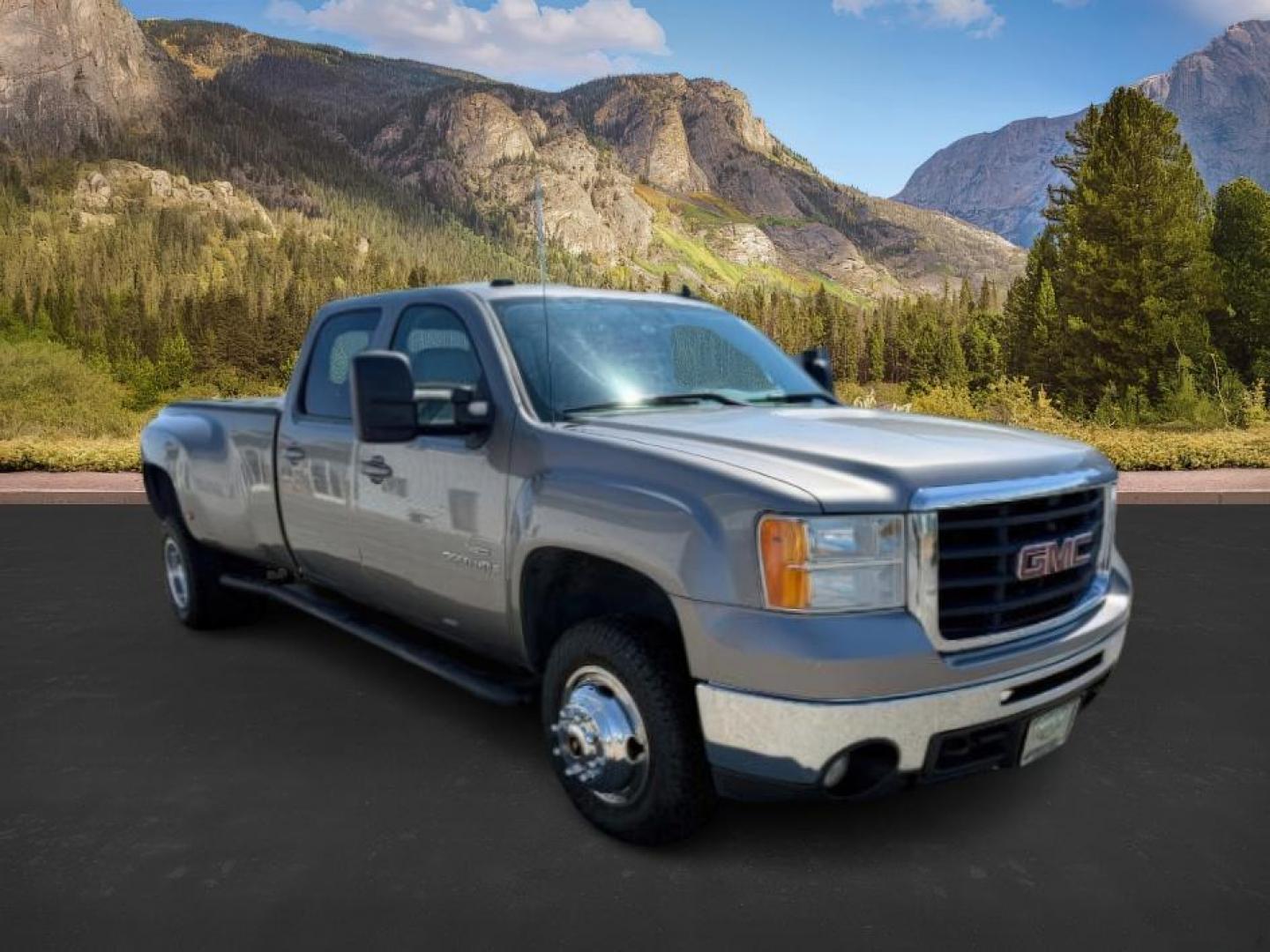 2008 GRAY /Ebony GMC Sierra 3500HD (1GTJK33688F) with an 66 engine, Automatic transmission, located at 1175 N Woodruff Ave, Idaho Falls, ID, 83401, 43.506901, -111.999657 - At Timberline Auto, finding a great deal on your next vehicle is always easy! Our experienced sales staff's goal is to help find you the right vehicle at the right price! Our knowledgeable finance department has options for almost any credit score. We offer extended service contract options to prote - Photo#7