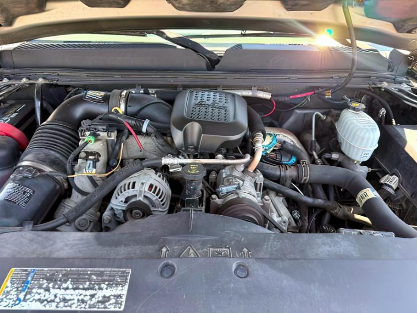 2008 GRAY /Ebony GMC Sierra 3500HD (1GTJK33688F) with an 66 engine, Automatic transmission, located at 1175 N Woodruff Ave, Idaho Falls, ID, 83401, 43.506901, -111.999657 - At Timberline Auto, finding a great deal on your next vehicle is always easy! Our experienced sales staff's goal is to help find you the right vehicle at the right price! Our knowledgeable finance department has options for almost any credit score. We offer extended service contract options to prote - Photo#22