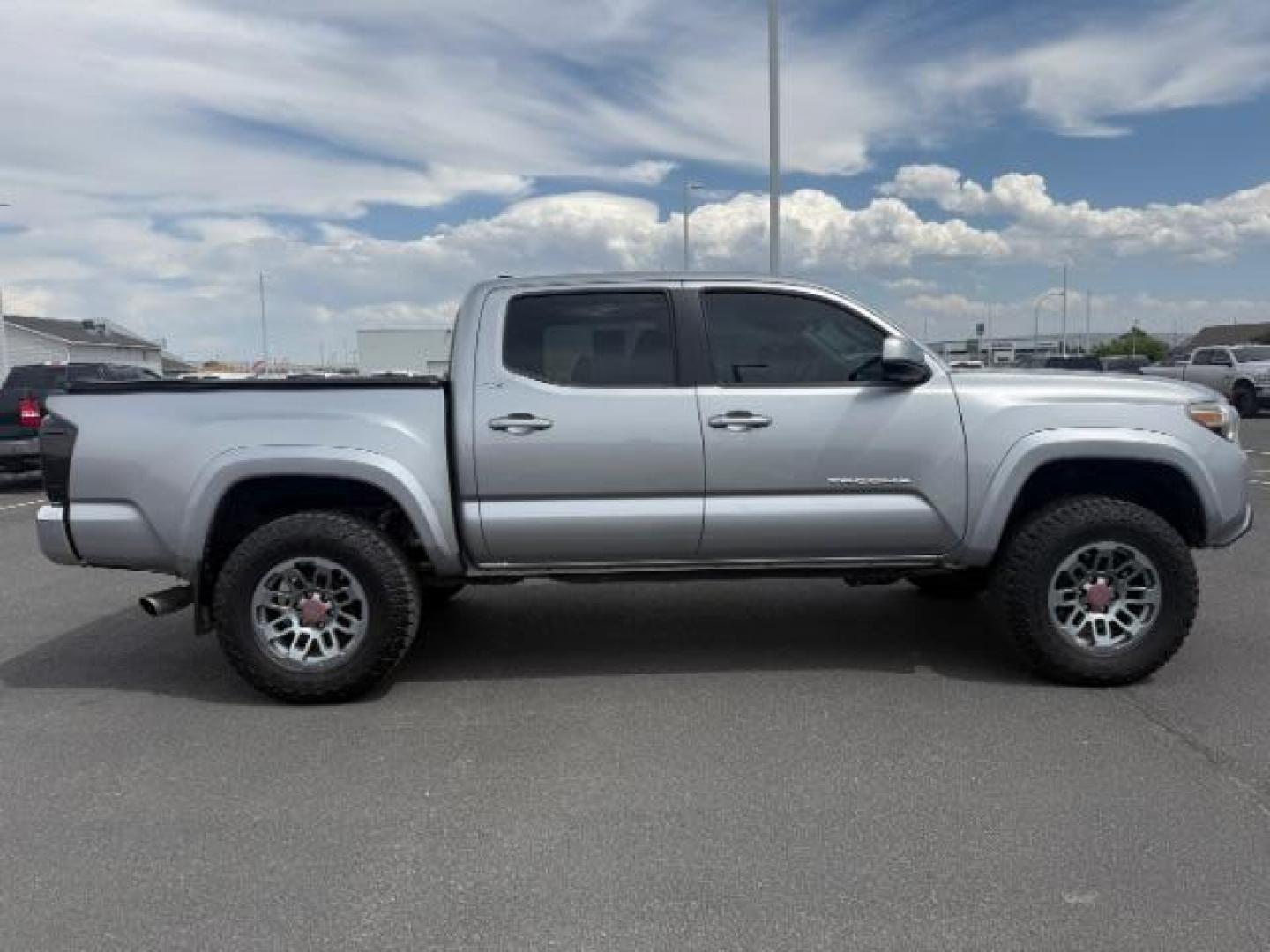 2017 SILVER /CLOTH Toyota Tacoma (3TMCZ5AN1HM) with an 35 engine, Automatic transmission, located at 1175 N Woodruff Ave, Idaho Falls, ID, 83401, 43.506901, -111.999657 - At Timberline Auto, finding a great deal on your next vehicle is always easy! Our experienced sales staff's goal is to help find you the right vehicle at the right price! Our knowledgeable finance department has options for almost any credit score. We offer extended service contract options to prote - Photo#22