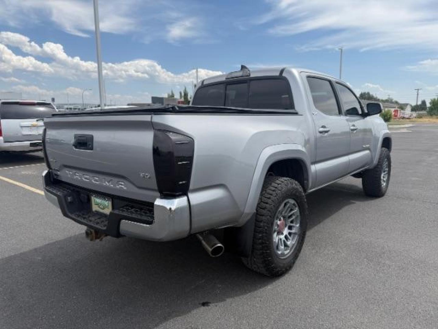 2017 SILVER /CLOTH Toyota Tacoma (3TMCZ5AN1HM) with an 35 engine, Automatic transmission, located at 1175 N Woodruff Ave, Idaho Falls, ID, 83401, 43.506901, -111.999657 - At Timberline Auto, finding a great deal on your next vehicle is always easy! Our experienced sales staff's goal is to help find you the right vehicle at the right price! Our knowledgeable finance department has options for almost any credit score. We offer extended service contract options to prote - Photo#23