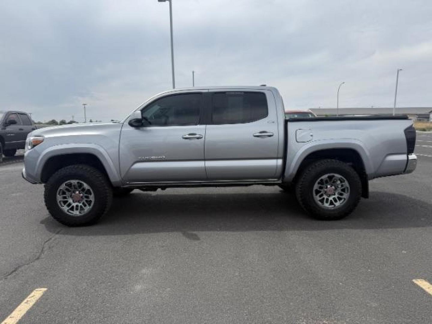 2017 SILVER /CLOTH Toyota Tacoma (3TMCZ5AN1HM) with an 35 engine, Automatic transmission, located at 1175 N Woodruff Ave, Idaho Falls, ID, 83401, 43.506901, -111.999657 - At Timberline Auto, finding a great deal on your next vehicle is always easy! Our experienced sales staff's goal is to help find you the right vehicle at the right price! Our knowledgeable finance department has options for almost any credit score. We offer extended service contract options to prote - Photo#26