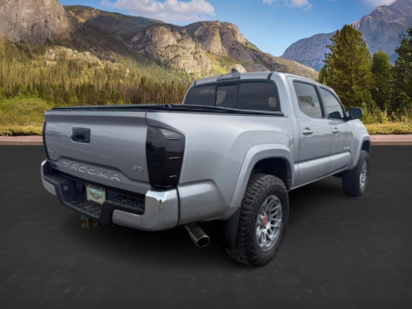 2017 SILVER /CLOTH Toyota Tacoma (3TMCZ5AN1HM) with an 35 engine, Automatic transmission, located at 1175 N Woodruff Ave, Idaho Falls, ID, 83401, 43.506901, -111.999657 - At Timberline Auto, finding a great deal on your next vehicle is always easy! Our experienced sales staff's goal is to help find you the right vehicle at the right price! Our knowledgeable finance department has options for almost any credit score. We offer extended service contract options to prote - Photo#2