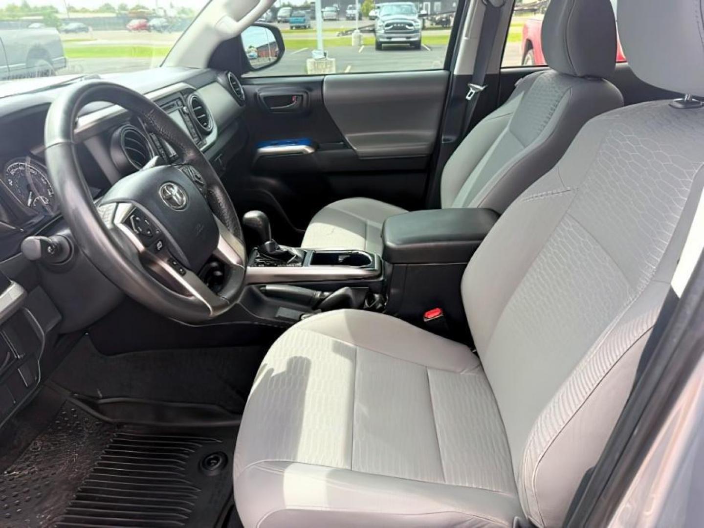 2017 SILVER /CLOTH Toyota Tacoma (3TMCZ5AN1HM) with an 35 engine, Automatic transmission, located at 1175 N Woodruff Ave, Idaho Falls, ID, 83401, 43.506901, -111.999657 - At Timberline Auto, finding a great deal on your next vehicle is always easy! Our experienced sales staff's goal is to help find you the right vehicle at the right price! Our knowledgeable finance department has options for almost any credit score. We offer extended service contract options to prote - Photo#6