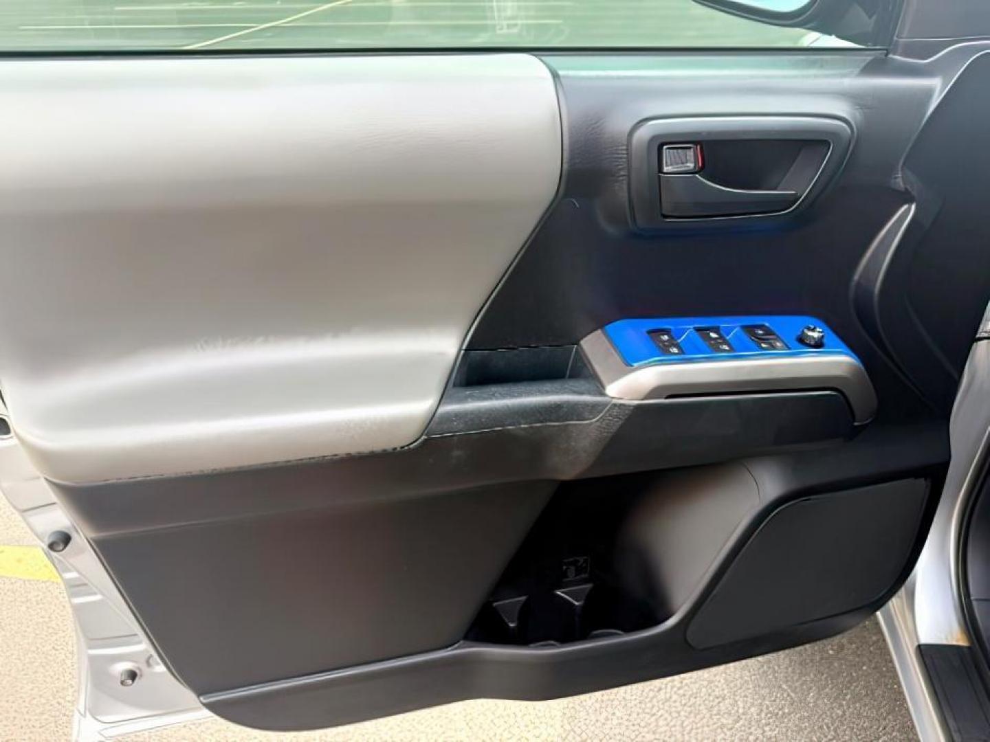 2017 SILVER /CLOTH Toyota Tacoma (3TMCZ5AN1HM) with an 35 engine, Automatic transmission, located at 1175 N Woodruff Ave, Idaho Falls, ID, 83401, 43.506901, -111.999657 - At Timberline Auto, finding a great deal on your next vehicle is always easy! Our experienced sales staff's goal is to help find you the right vehicle at the right price! Our knowledgeable finance department has options for almost any credit score. We offer extended service contract options to prote - Photo#8
