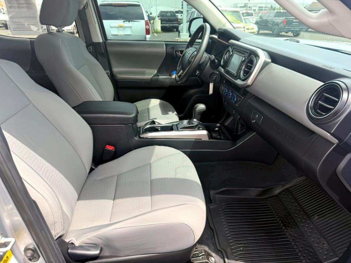 2017 SILVER /CLOTH Toyota Tacoma (3TMCZ5AN1HM) with an 35 engine, Automatic transmission, located at 1175 N Woodruff Ave, Idaho Falls, ID, 83401, 43.506901, -111.999657 - At Timberline Auto, finding a great deal on your next vehicle is always easy! Our experienced sales staff's goal is to help find you the right vehicle at the right price! Our knowledgeable finance department has options for almost any credit score. We offer extended service contract options to prote - Photo#9