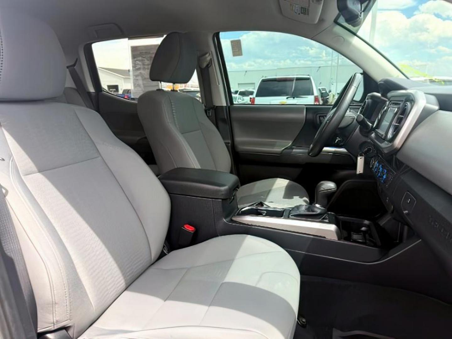 2017 SILVER /CLOTH Toyota Tacoma (3TMCZ5AN1HM) with an 35 engine, Automatic transmission, located at 1175 N Woodruff Ave, Idaho Falls, ID, 83401, 43.506901, -111.999657 - At Timberline Auto, finding a great deal on your next vehicle is always easy! Our experienced sales staff's goal is to help find you the right vehicle at the right price! Our knowledgeable finance department has options for almost any credit score. We offer extended service contract options to prote - Photo#10