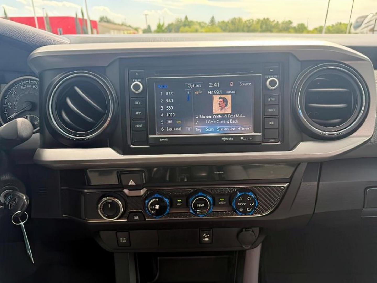 2017 SILVER /CLOTH Toyota Tacoma (3TMCZ5AN1HM) with an 35 engine, Automatic transmission, located at 1175 N Woodruff Ave, Idaho Falls, ID, 83401, 43.506901, -111.999657 - At Timberline Auto, finding a great deal on your next vehicle is always easy! Our experienced sales staff's goal is to help find you the right vehicle at the right price! Our knowledgeable finance department has options for almost any credit score. We offer extended service contract options to prote - Photo#13
