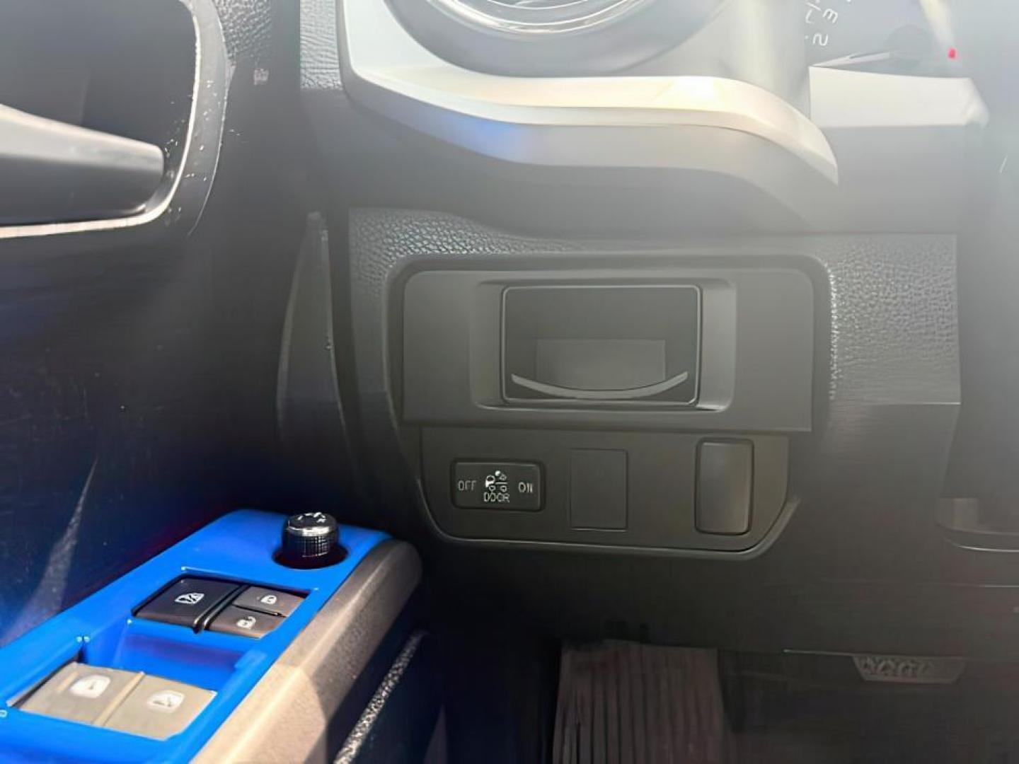 2017 SILVER /CLOTH Toyota Tacoma (3TMCZ5AN1HM) with an 35 engine, Automatic transmission, located at 1175 N Woodruff Ave, Idaho Falls, ID, 83401, 43.506901, -111.999657 - At Timberline Auto, finding a great deal on your next vehicle is always easy! Our experienced sales staff's goal is to help find you the right vehicle at the right price! Our knowledgeable finance department has options for almost any credit score. We offer extended service contract options to prote - Photo#16