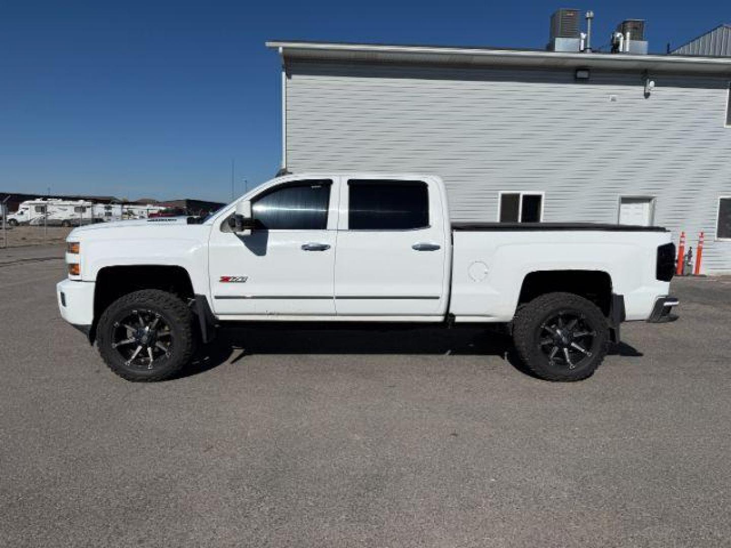 2016 WHITE /LEATHER Chevrolet Silverado 3500HD (1GC4K0C81GF) with an 66 engine, Automatic transmission, located at 1175 N Woodruff Ave, Idaho Falls, ID, 83401, 43.506901, -111.999657 - At Timberline Auto, finding a great deal on your next vehicle is always easy! Our experienced sales staff's goal is to help find you the right vehicle at the right price! Our knowledgeable finance department has options for almost any credit score. We offer extended service contract options to prote - Photo#25