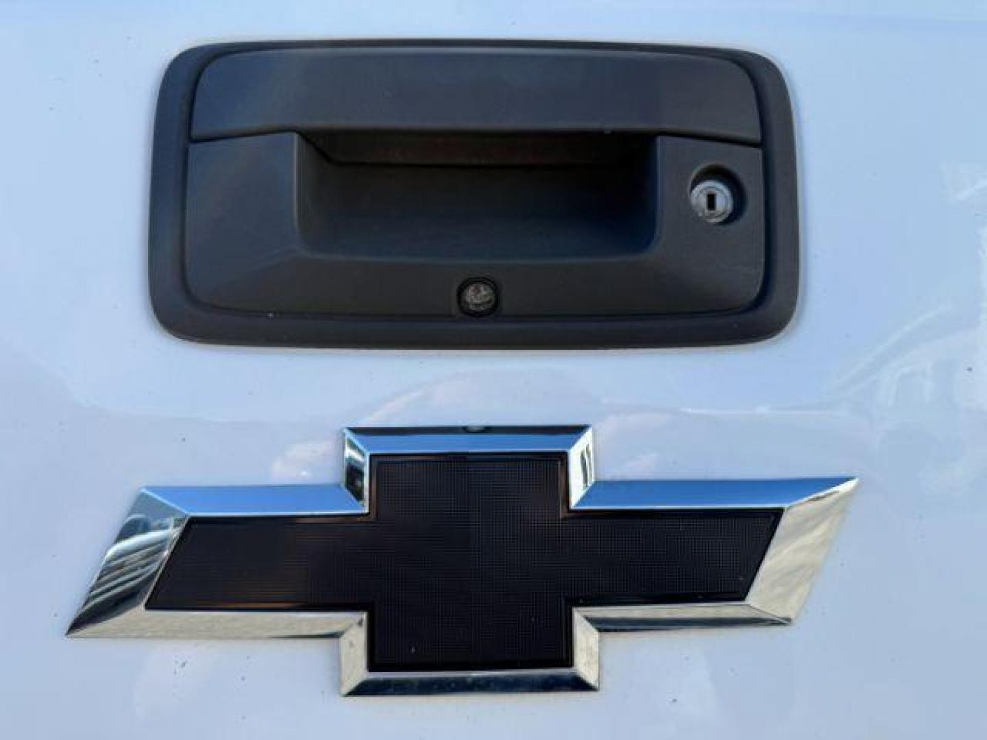 2016 WHITE /LEATHER Chevrolet Silverado 3500HD (1GC4K0C81GF) with an 66 engine, Automatic transmission, located at 1175 N Woodruff Ave, Idaho Falls, ID, 83401, 43.506901, -111.999657 - At Timberline Auto, finding a great deal on your next vehicle is always easy! Our experienced sales staff's goal is to help find you the right vehicle at the right price! Our knowledgeable finance department has options for almost any credit score. We offer extended service contract options to prote - Photo#28