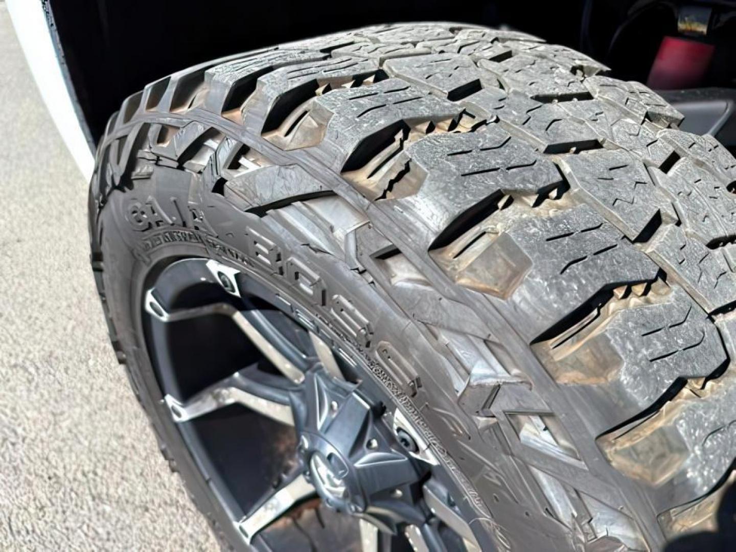 2016 WHITE /LEATHER Chevrolet Silverado 3500HD (1GC4K0C81GF) with an 66 engine, Automatic transmission, located at 1175 N Woodruff Ave, Idaho Falls, ID, 83401, 43.506901, -111.999657 - At Timberline Auto, finding a great deal on your next vehicle is always easy! Our experienced sales staff's goal is to help find you the right vehicle at the right price! Our knowledgeable finance department has options for almost any credit score. We offer extended service contract options to prote - Photo#9