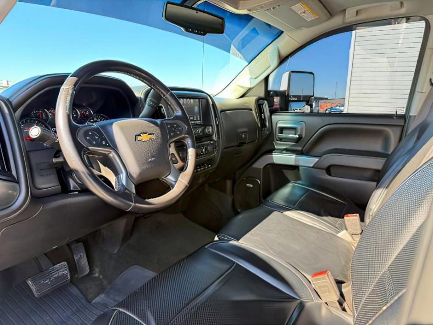 2016 WHITE /LEATHER Chevrolet Silverado 3500HD (1GC4K0C81GF) with an 66 engine, Automatic transmission, located at 1175 N Woodruff Ave, Idaho Falls, ID, 83401, 43.506901, -111.999657 - At Timberline Auto, finding a great deal on your next vehicle is always easy! Our experienced sales staff's goal is to help find you the right vehicle at the right price! Our knowledgeable finance department has options for almost any credit score. We offer extended service contract options to prote - Photo#12