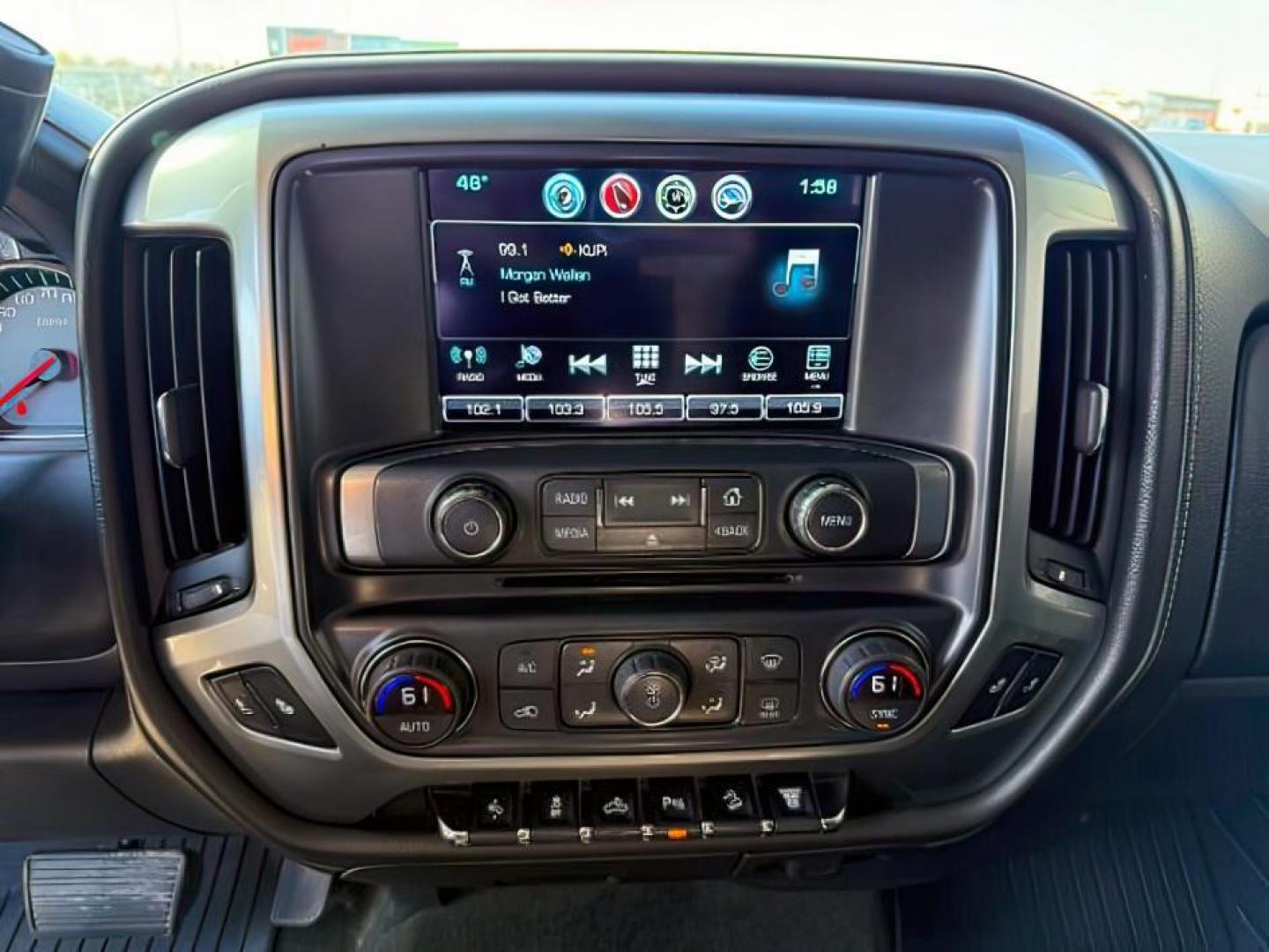 2016 WHITE /LEATHER Chevrolet Silverado 3500HD (1GC4K0C81GF) with an 66 engine, Automatic transmission, located at 1175 N Woodruff Ave, Idaho Falls, ID, 83401, 43.506901, -111.999657 - At Timberline Auto, finding a great deal on your next vehicle is always easy! Our experienced sales staff's goal is to help find you the right vehicle at the right price! Our knowledgeable finance department has options for almost any credit score. We offer extended service contract options to prote - Photo#14