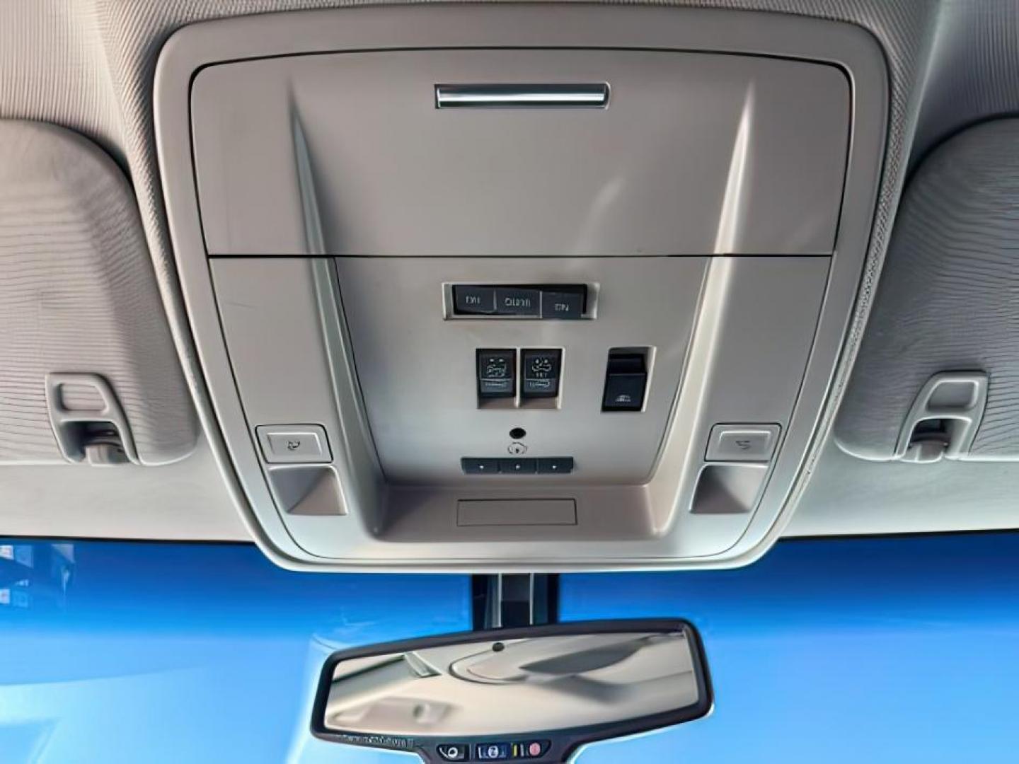 2016 WHITE /LEATHER Chevrolet Silverado 3500HD (1GC4K0C81GF) with an 66 engine, Automatic transmission, located at 1175 N Woodruff Ave, Idaho Falls, ID, 83401, 43.506901, -111.999657 - At Timberline Auto, finding a great deal on your next vehicle is always easy! Our experienced sales staff's goal is to help find you the right vehicle at the right price! Our knowledgeable finance department has options for almost any credit score. We offer extended service contract options to prote - Photo#17