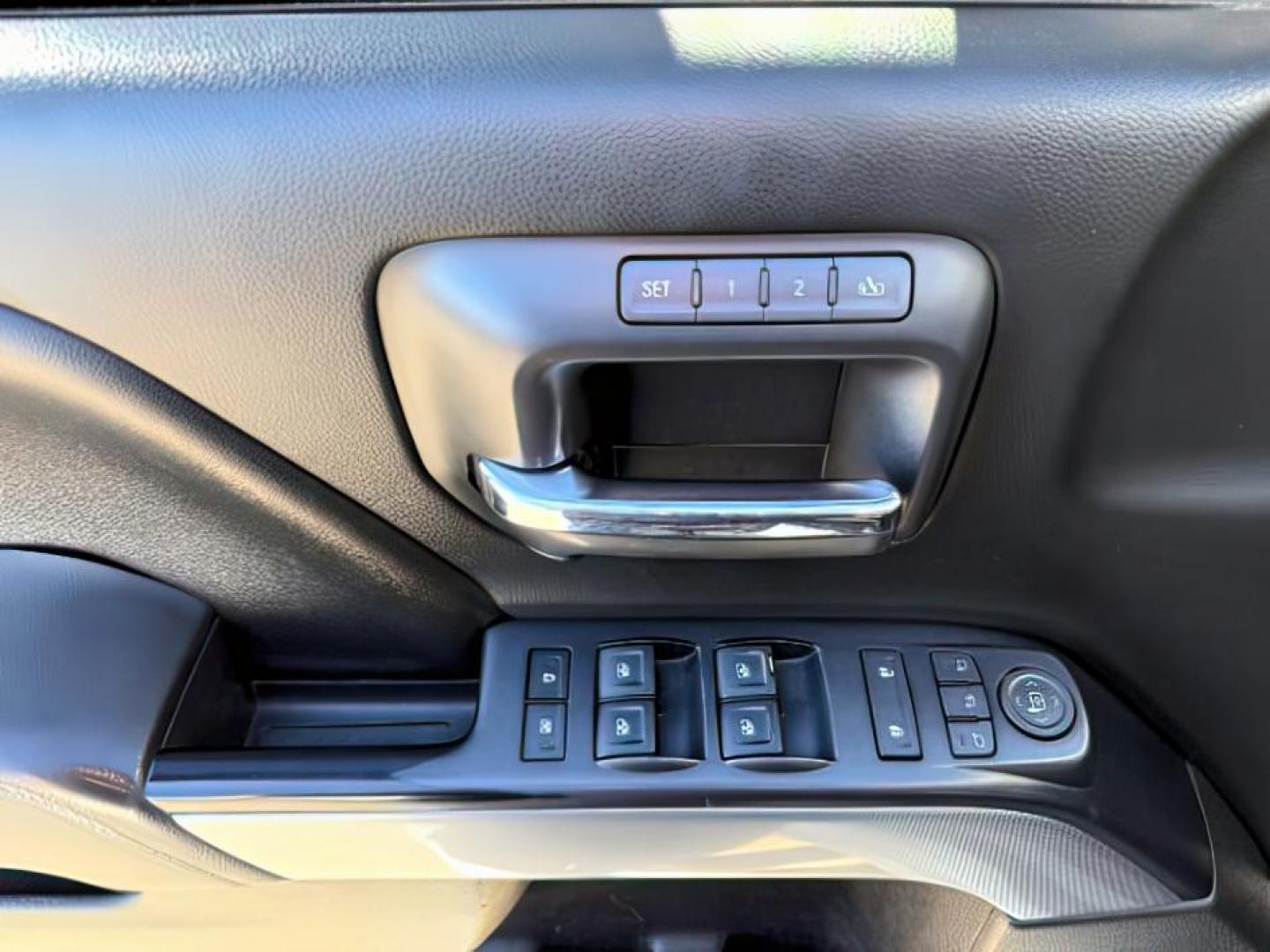 2016 WHITE /LEATHER Chevrolet Silverado 3500HD (1GC4K0C81GF) with an 66 engine, Automatic transmission, located at 1175 N Woodruff Ave, Idaho Falls, ID, 83401, 43.506901, -111.999657 - At Timberline Auto, finding a great deal on your next vehicle is always easy! Our experienced sales staff's goal is to help find you the right vehicle at the right price! Our knowledgeable finance department has options for almost any credit score. We offer extended service contract options to prote - Photo#20