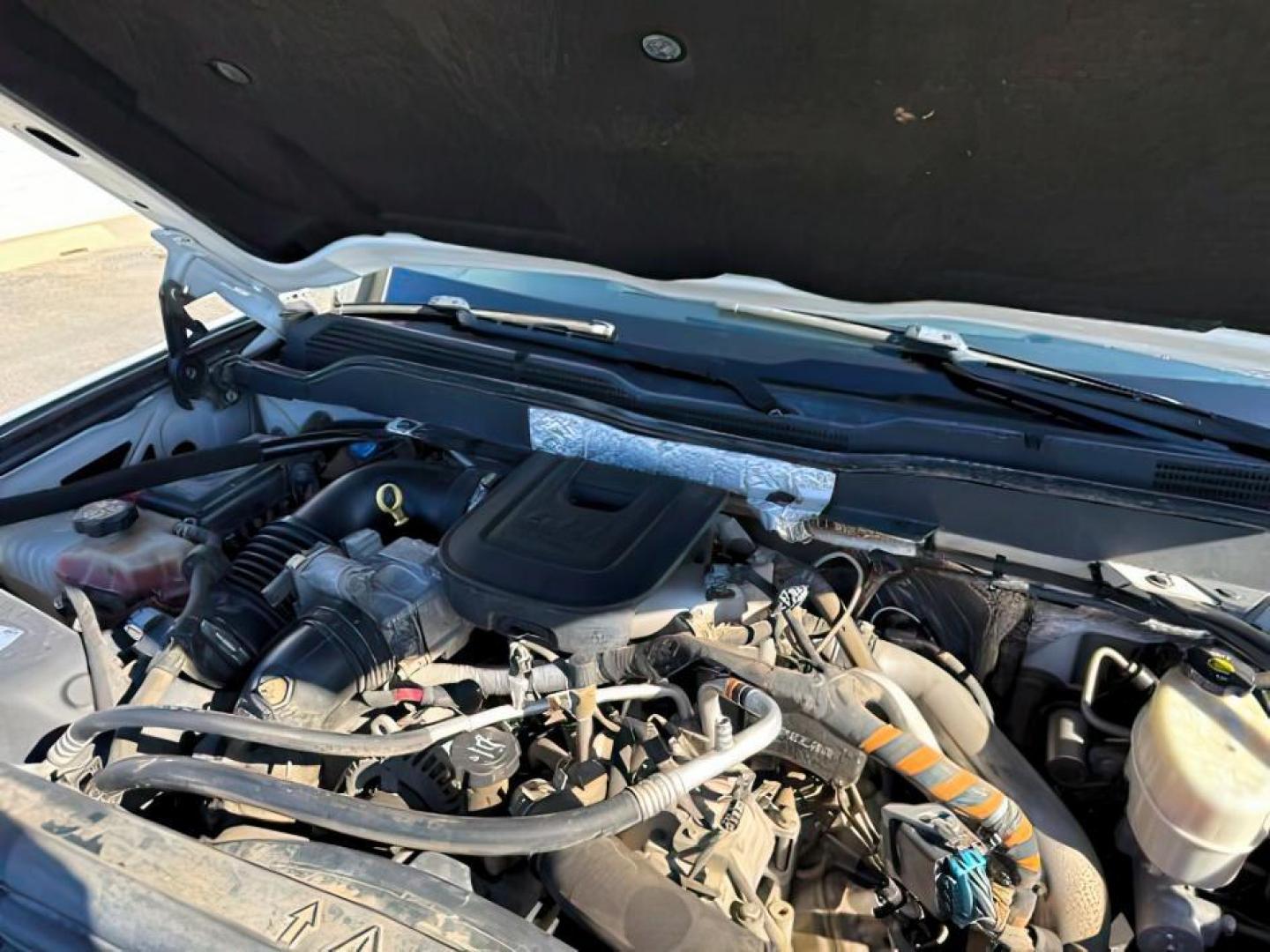 2016 WHITE /LEATHER Chevrolet Silverado 3500HD (1GC4K0C81GF) with an 66 engine, Automatic transmission, located at 1175 N Woodruff Ave, Idaho Falls, ID, 83401, 43.506901, -111.999657 - At Timberline Auto, finding a great deal on your next vehicle is always easy! Our experienced sales staff's goal is to help find you the right vehicle at the right price! Our knowledgeable finance department has options for almost any credit score. We offer extended service contract options to prote - Photo#23